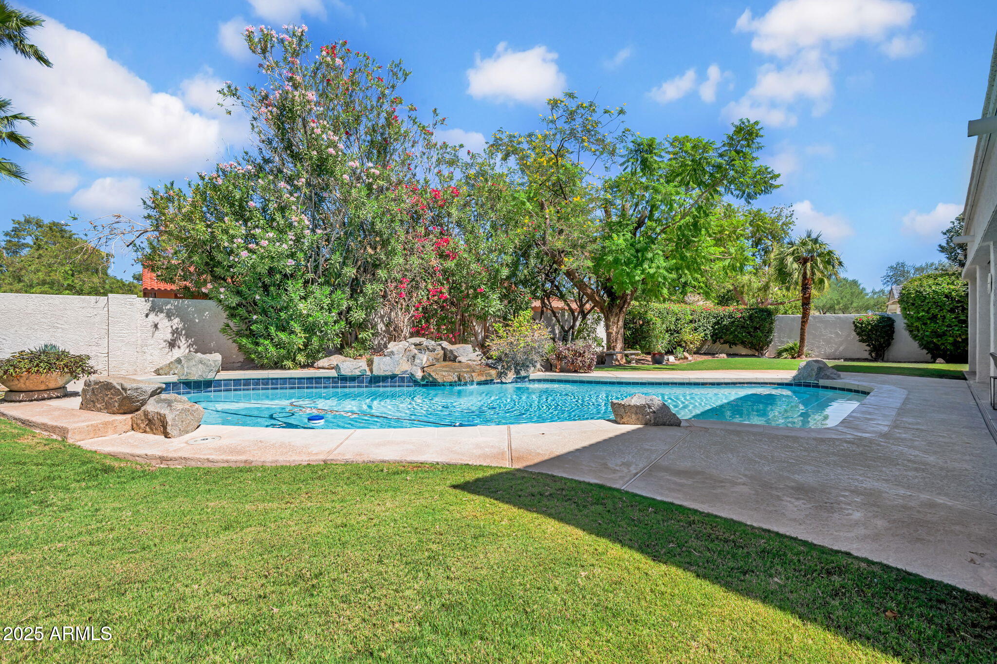 9504 E Sunnyside Drive