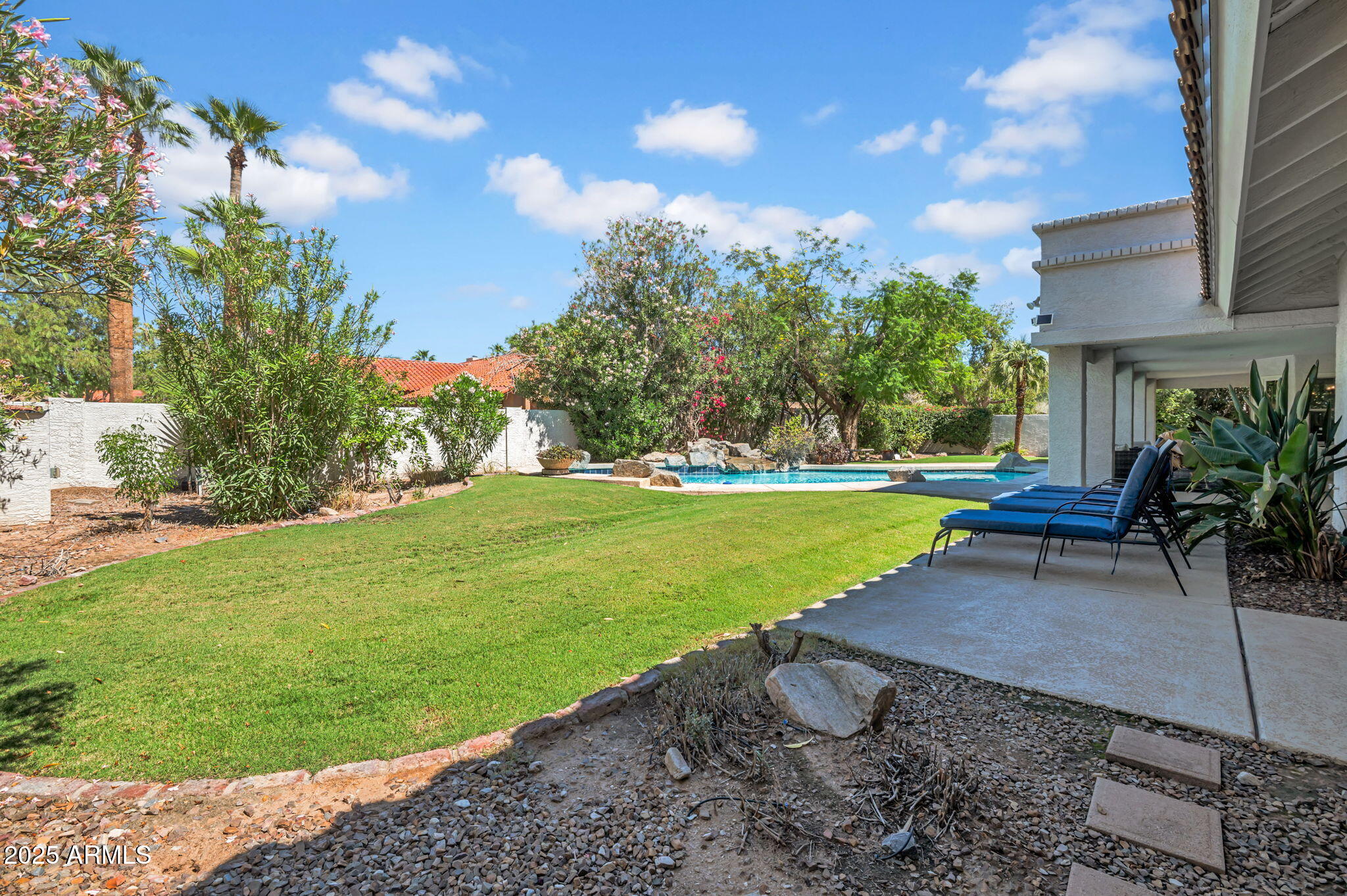 9504 E Sunnyside Drive