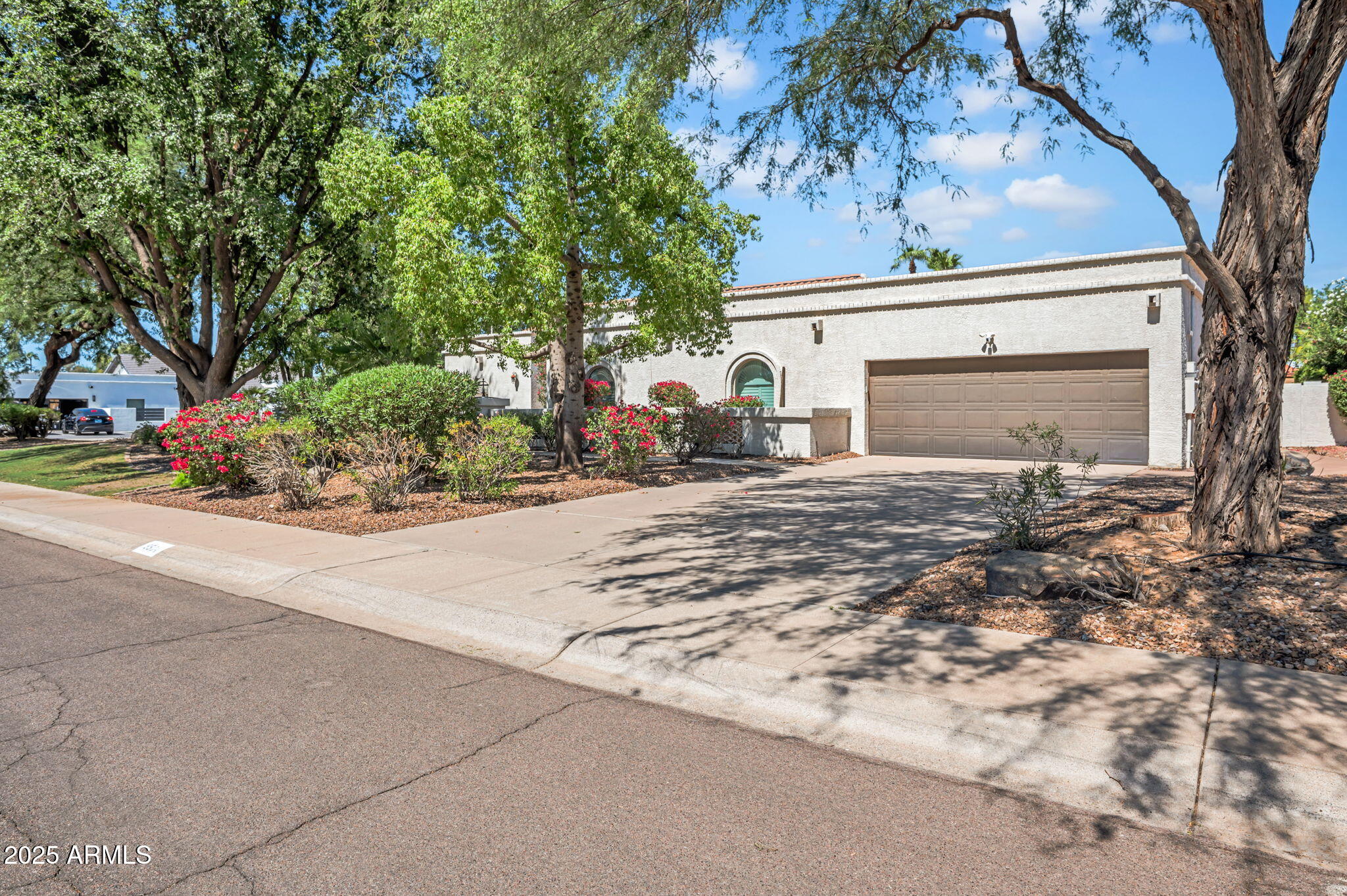 9504 E Sunnyside Drive