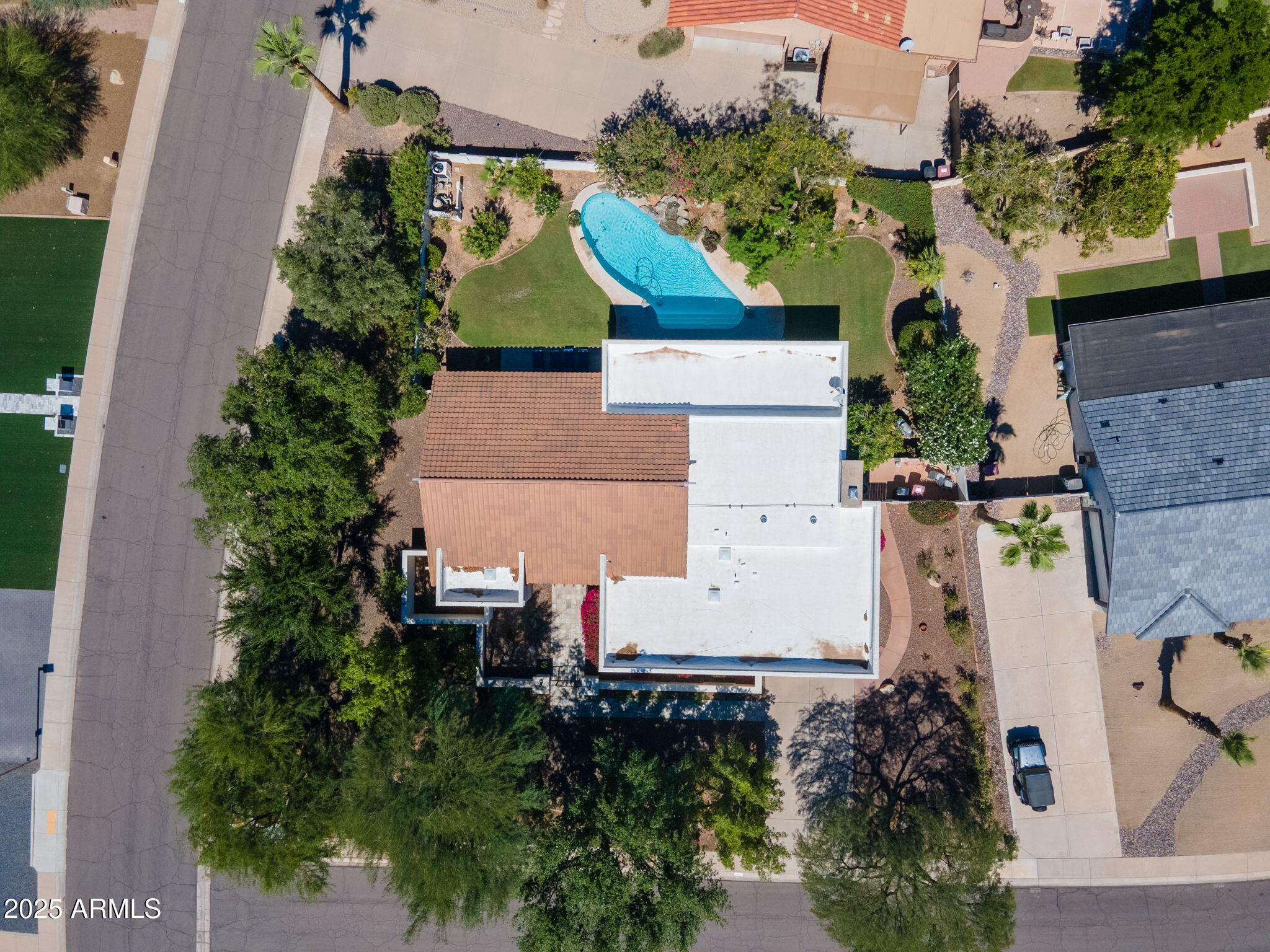 9504 E Sunnyside Drive
