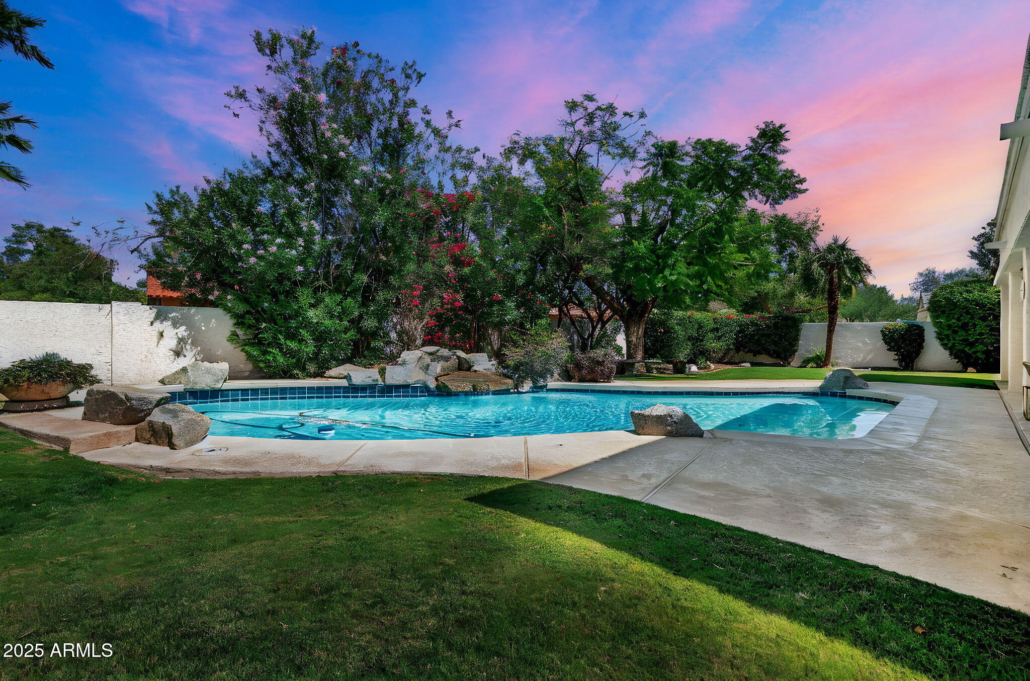 9504 E Sunnyside Drive
