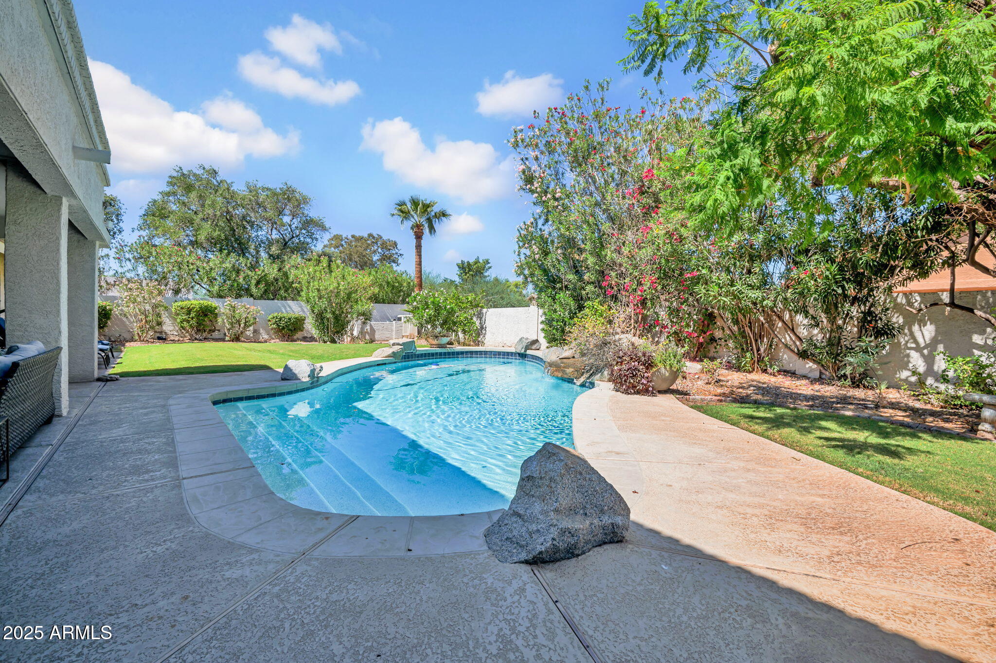 9504 E Sunnyside Drive