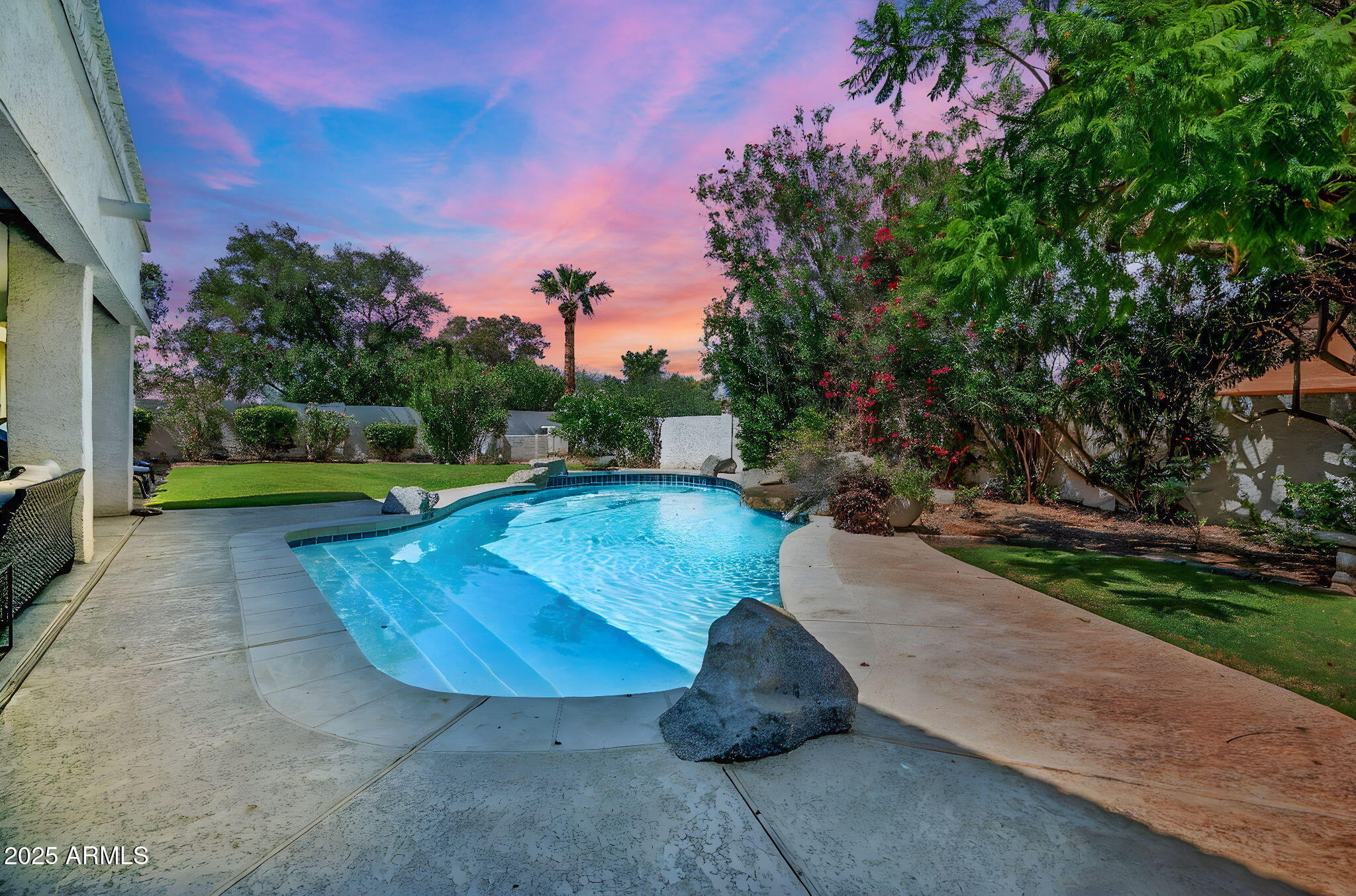 9504 E Sunnyside Drive