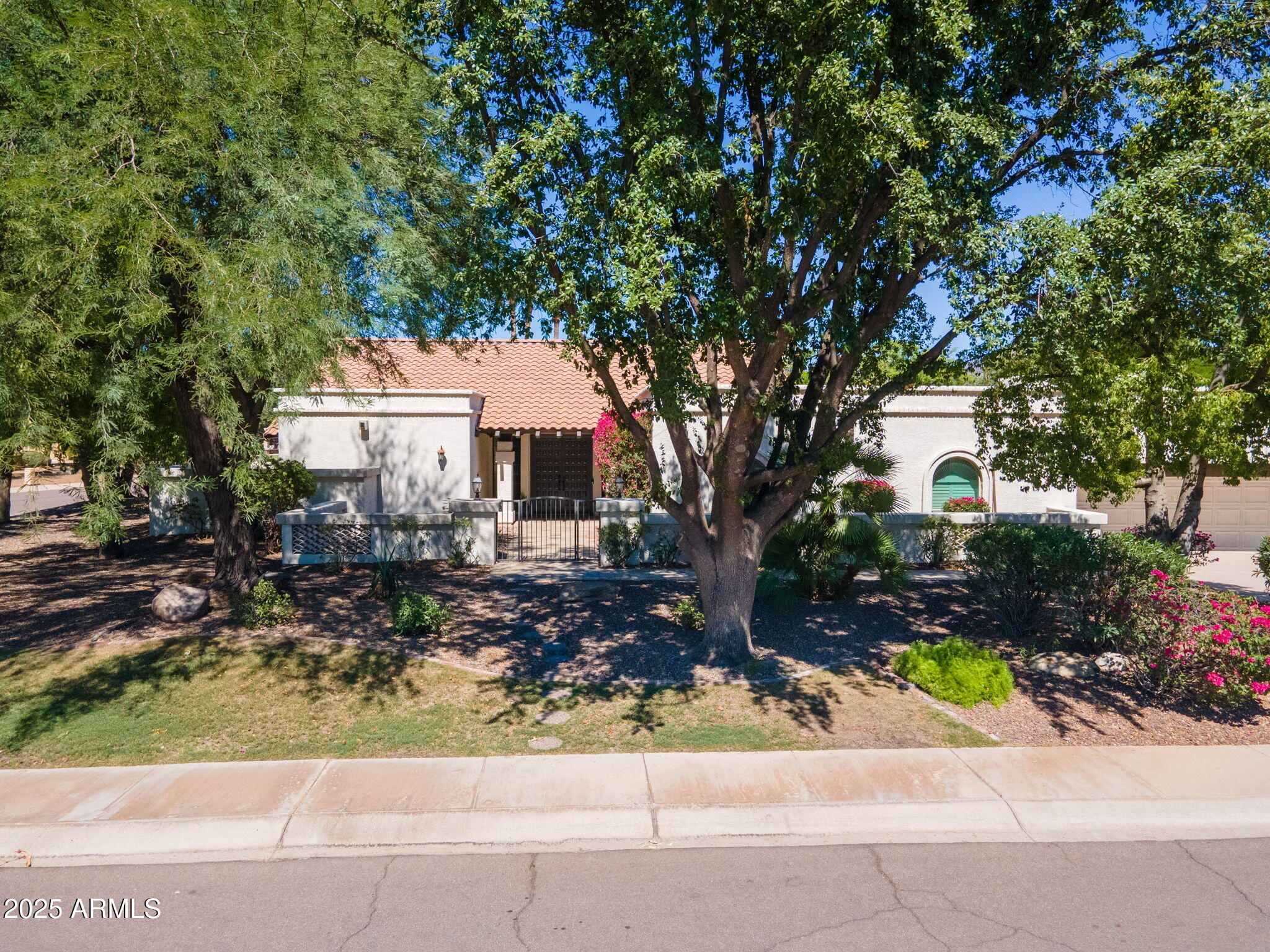 9504 E Sunnyside Drive
