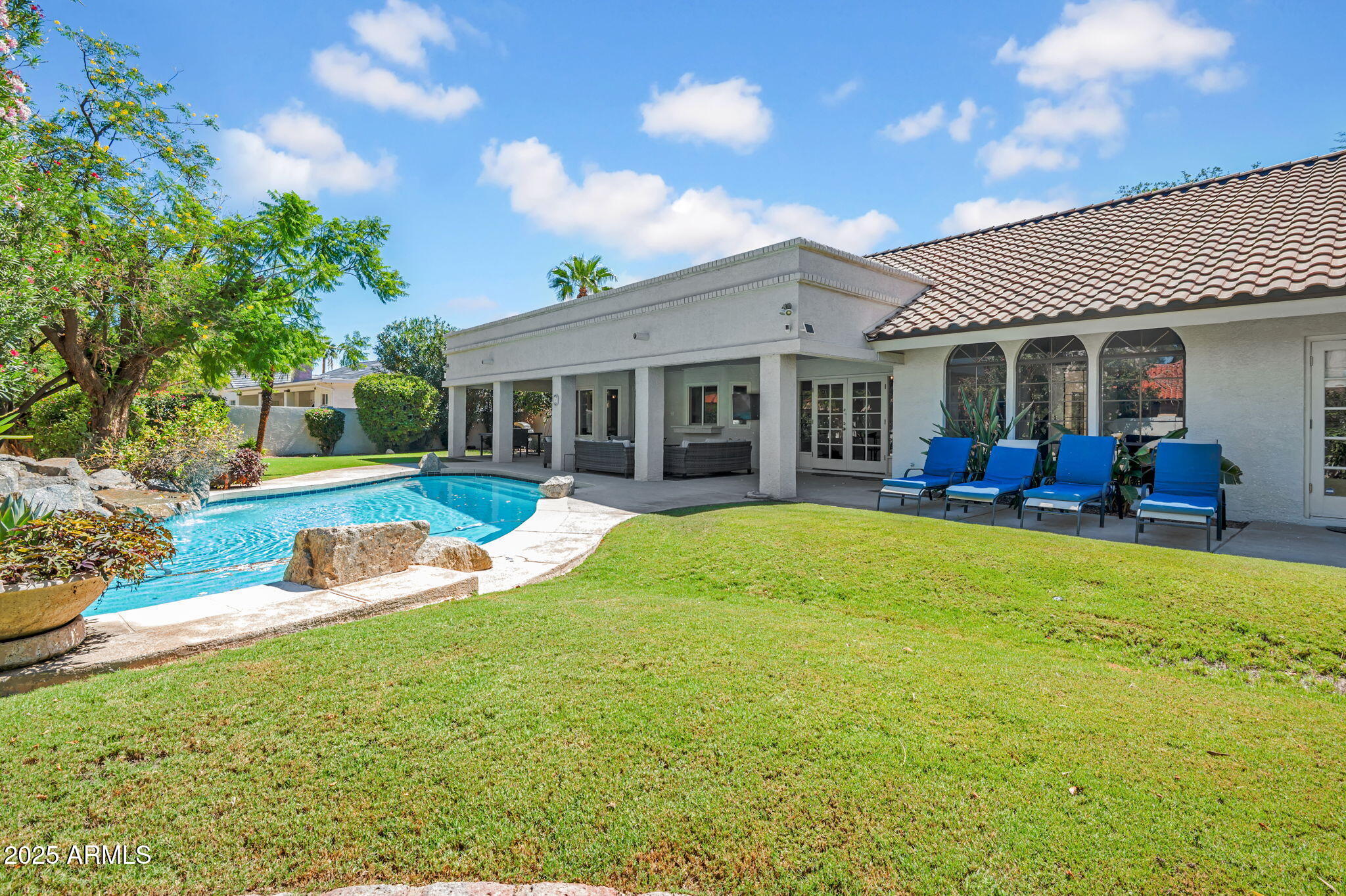 9504 E Sunnyside Drive
