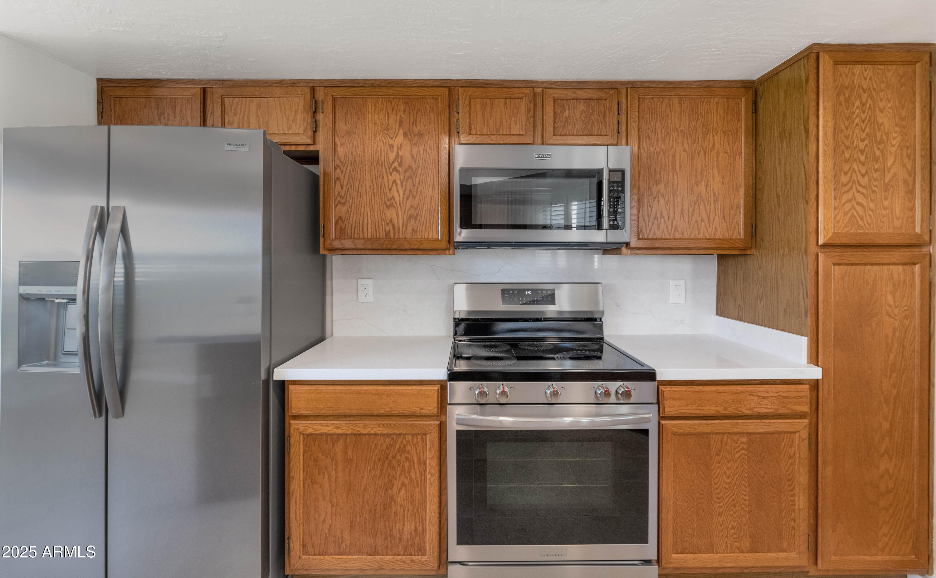 4009 E ROUND HILL Drive