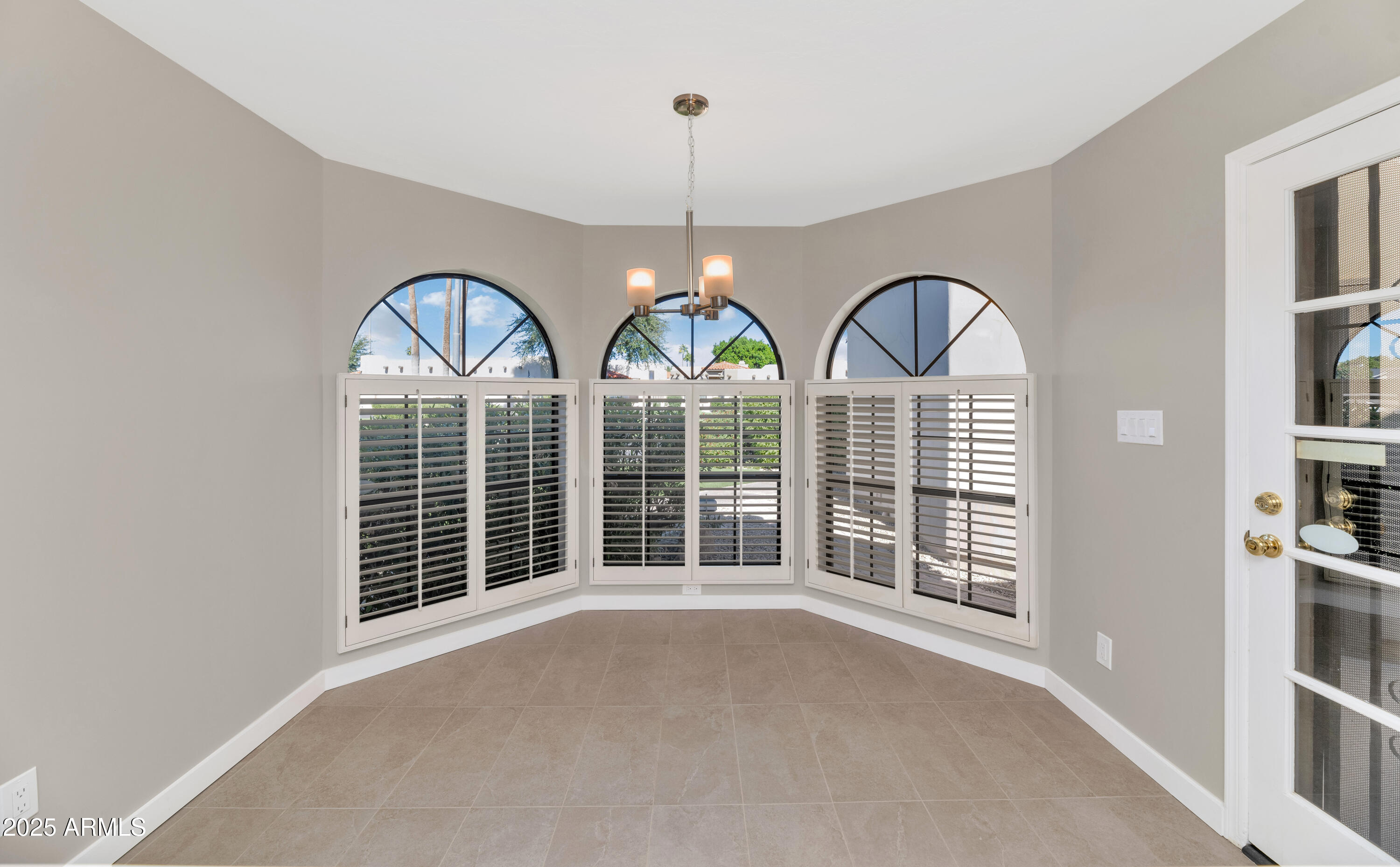 4009 E ROUND HILL Drive