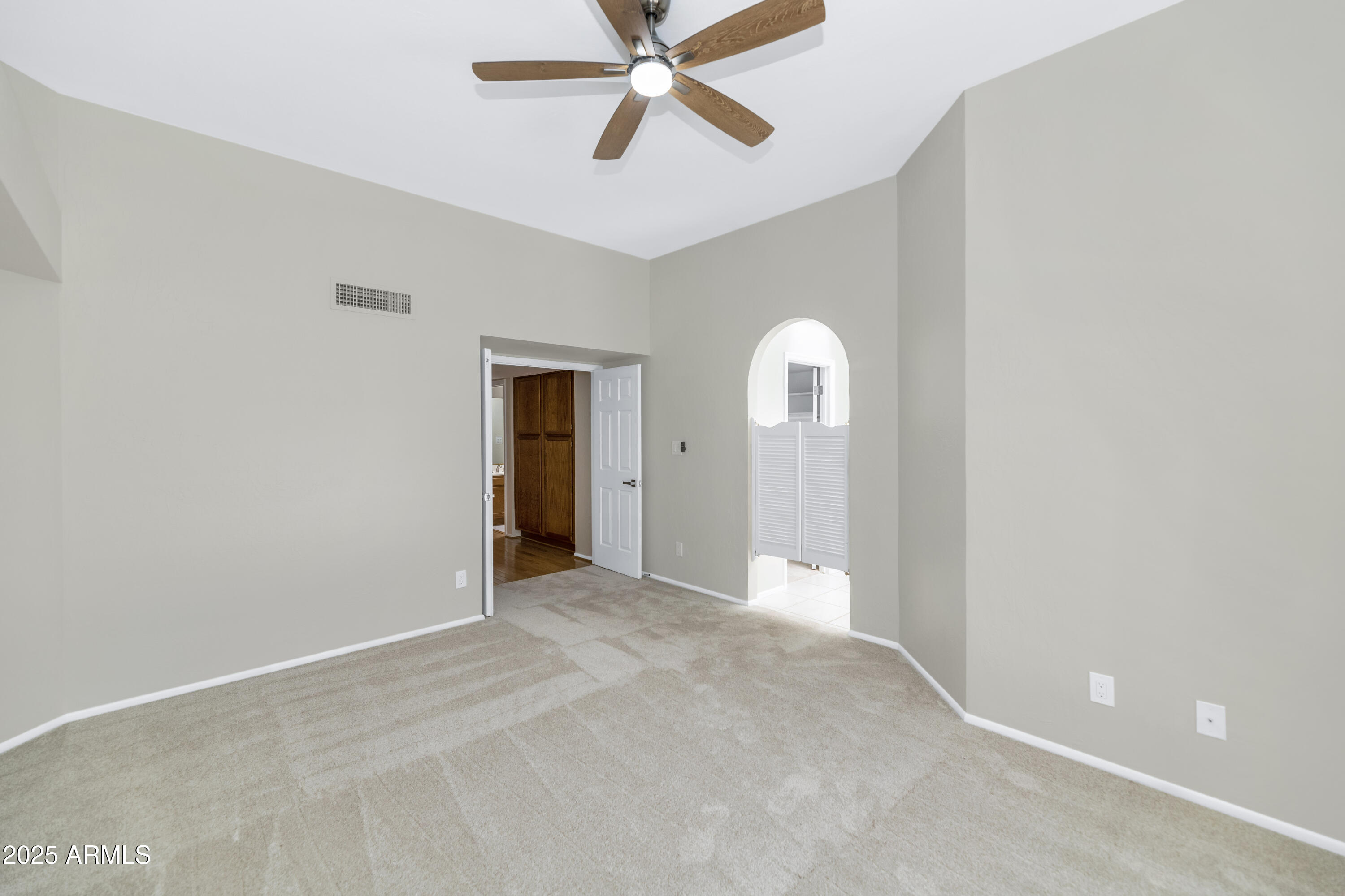 4009 E ROUND HILL Drive