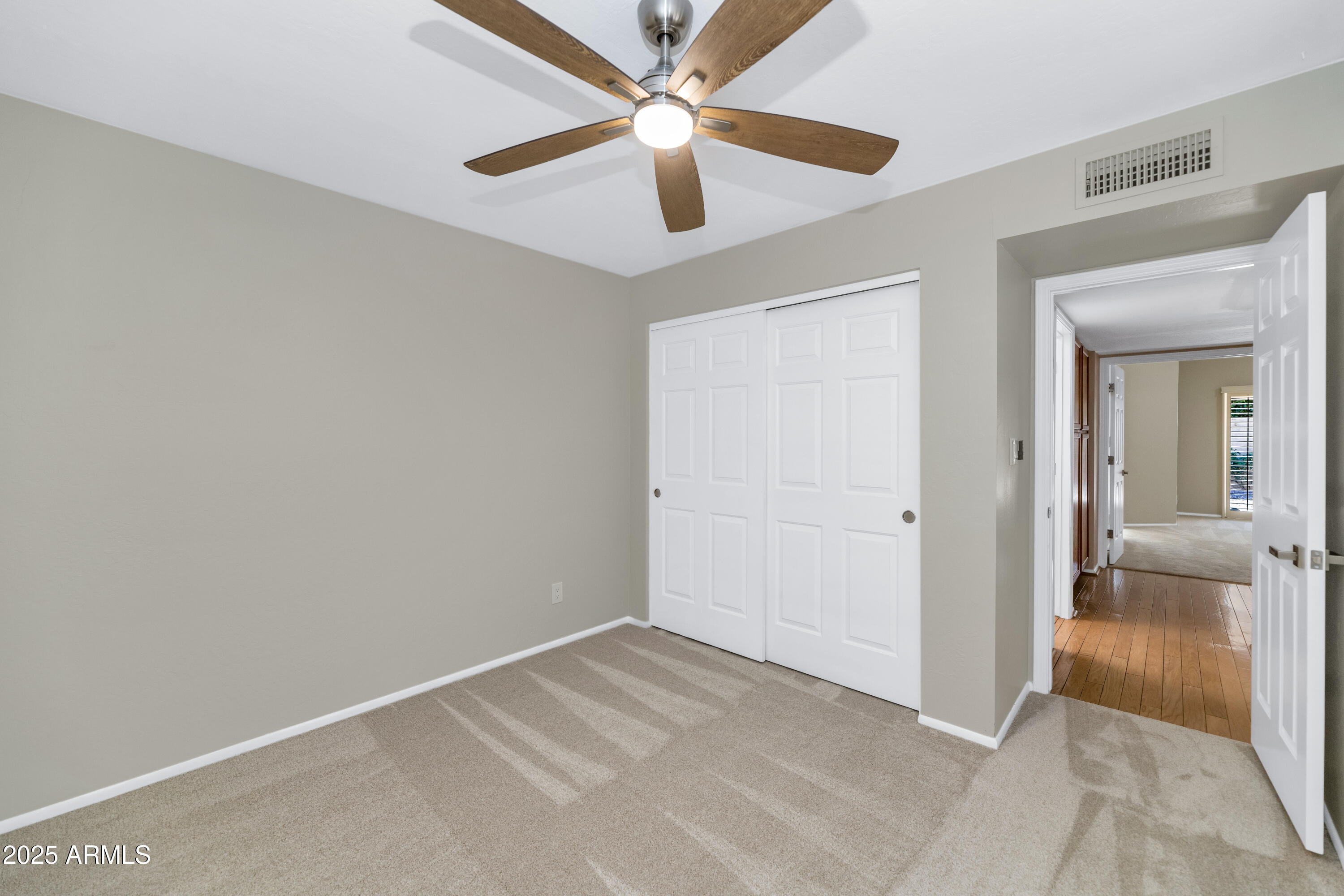 4009 E ROUND HILL Drive