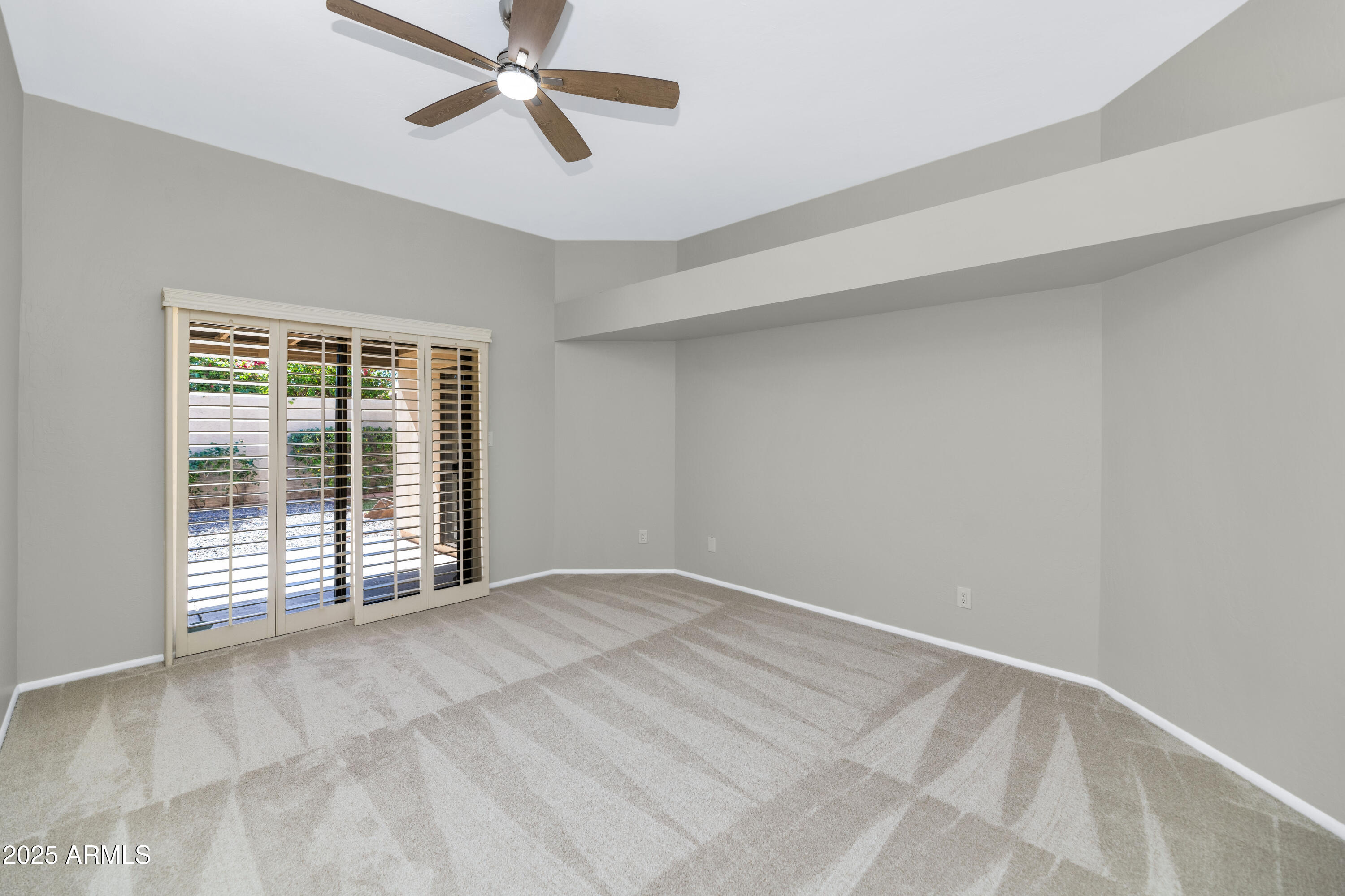 4009 E ROUND HILL Drive