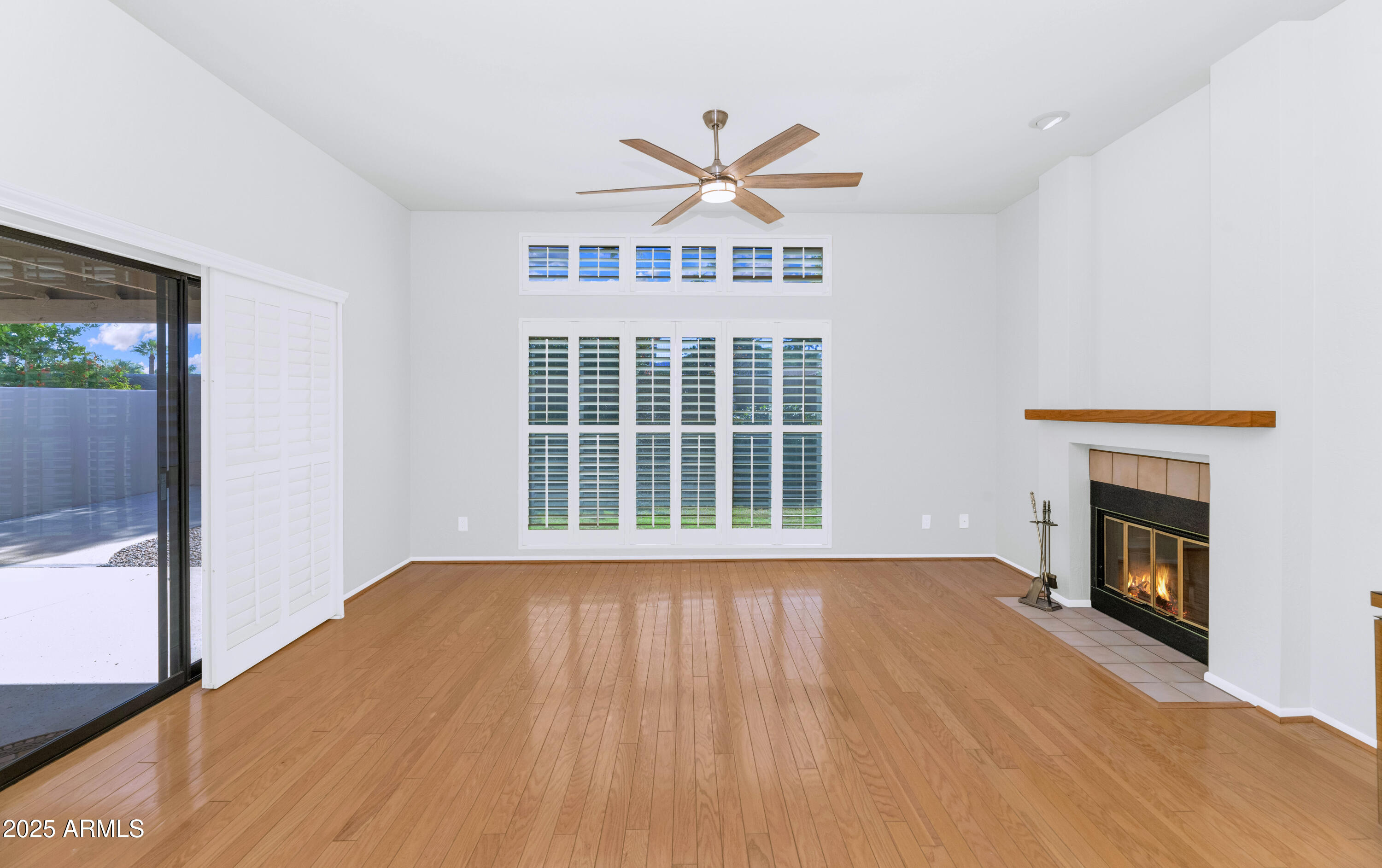 4009 E ROUND HILL Drive