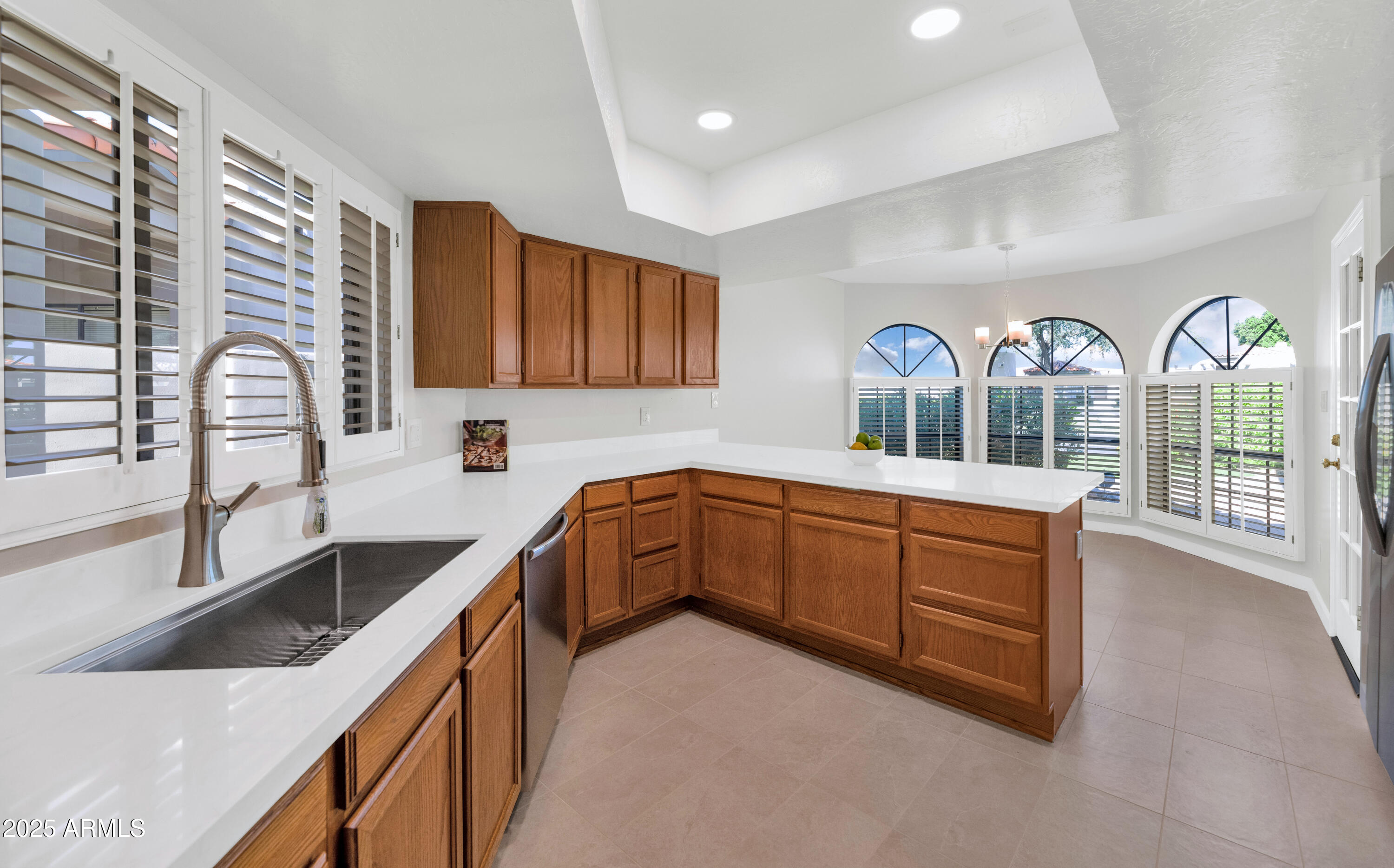 4009 E ROUND HILL Drive