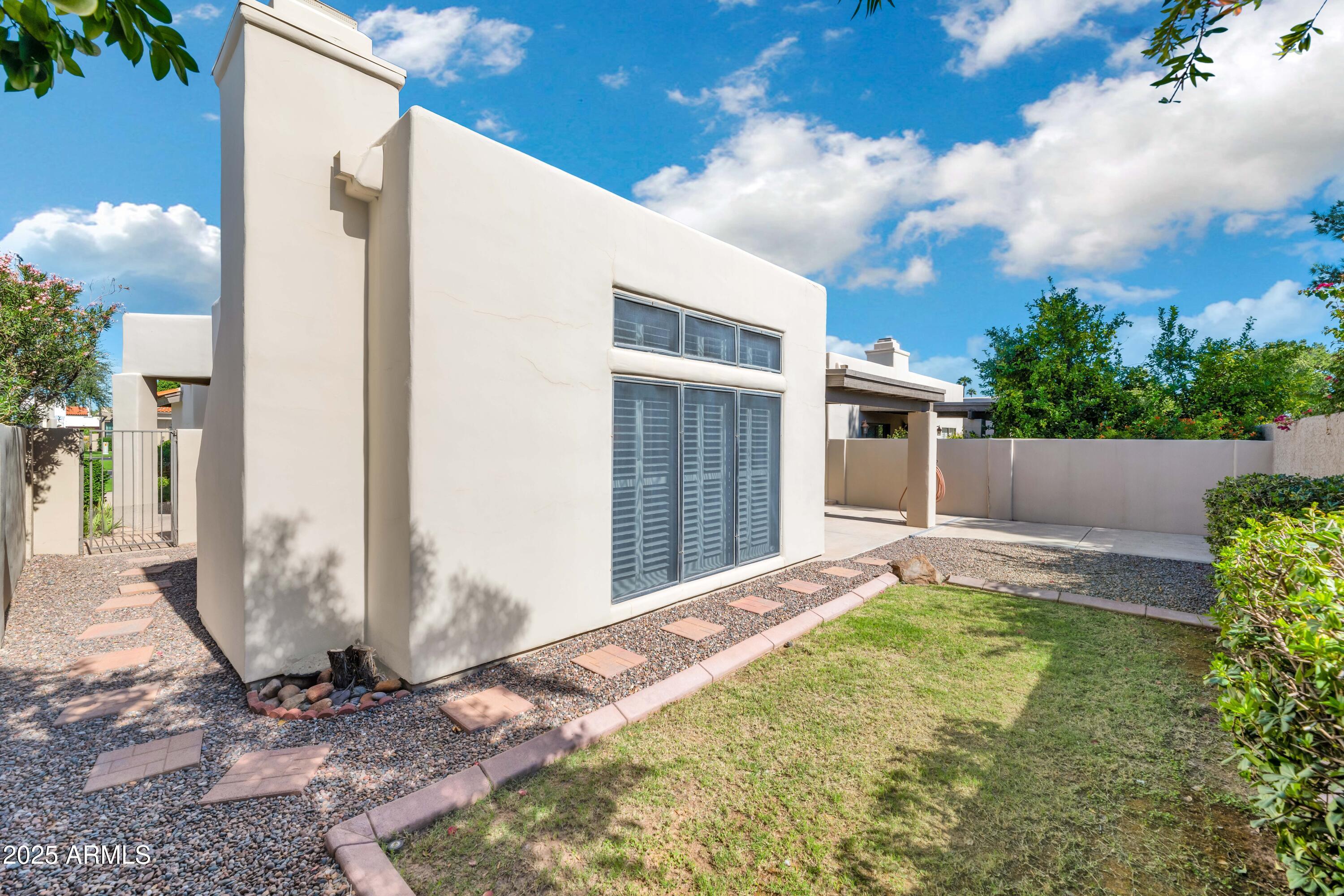 4009 E ROUND HILL Drive