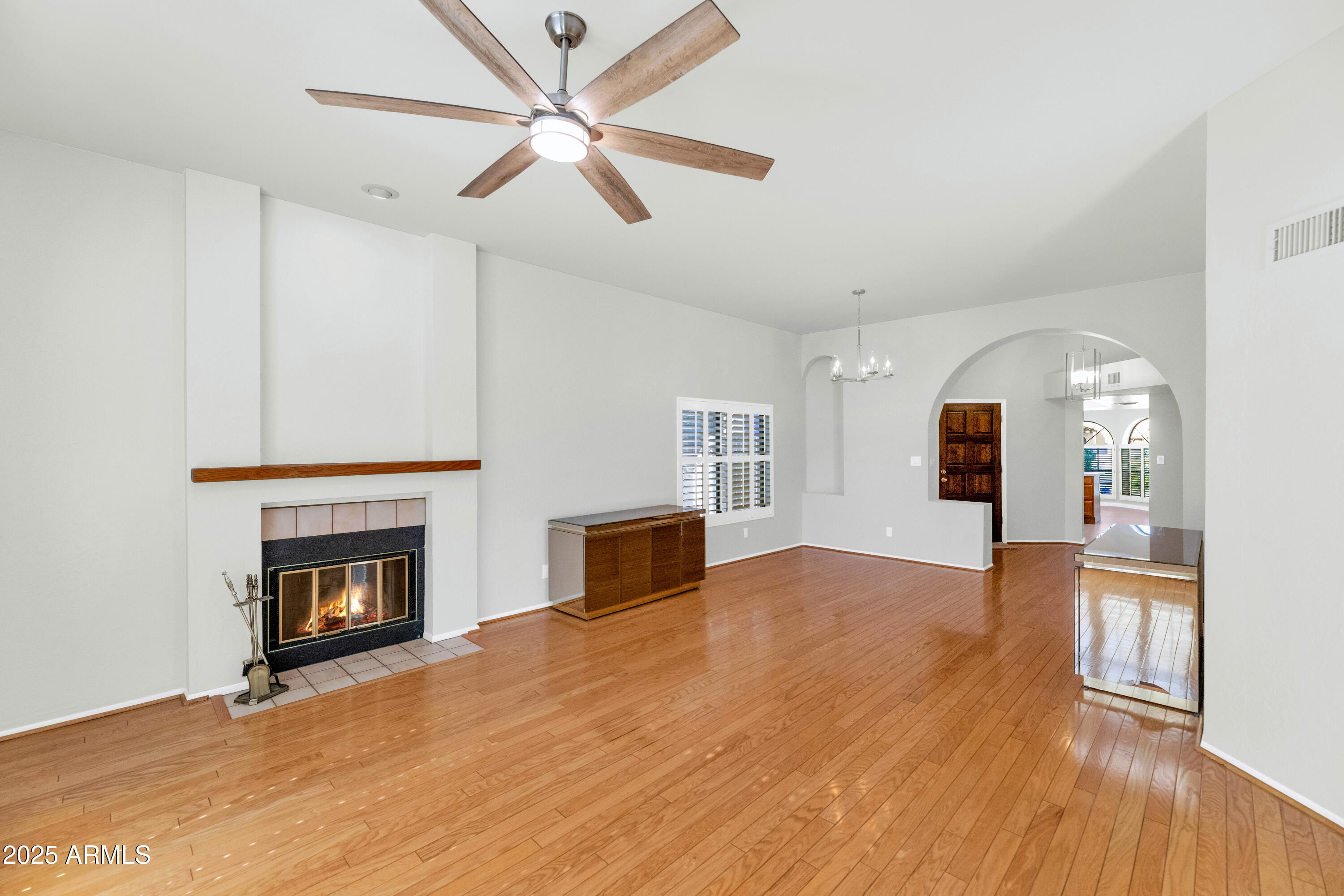 4009 E ROUND HILL Drive