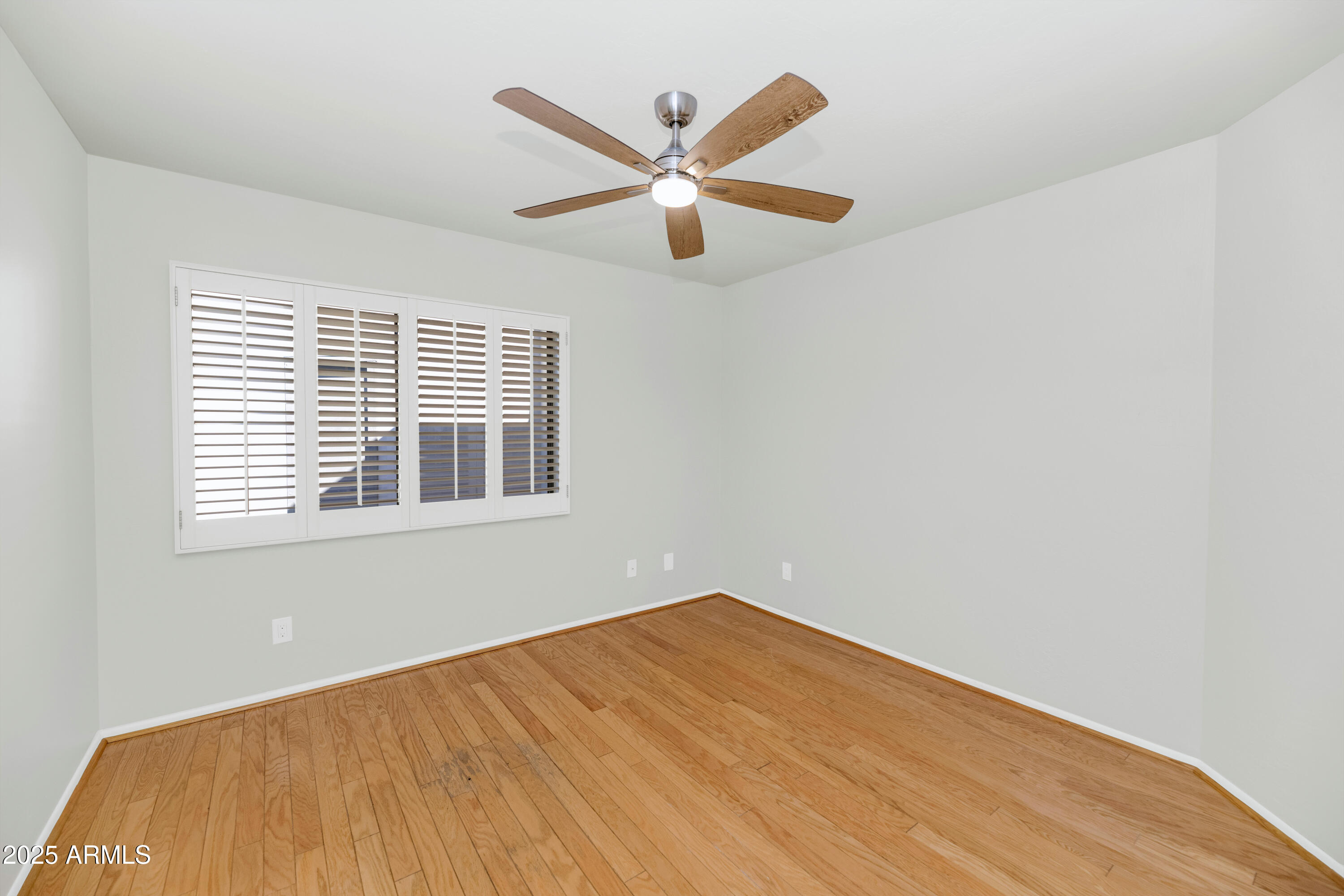 4009 E ROUND HILL Drive