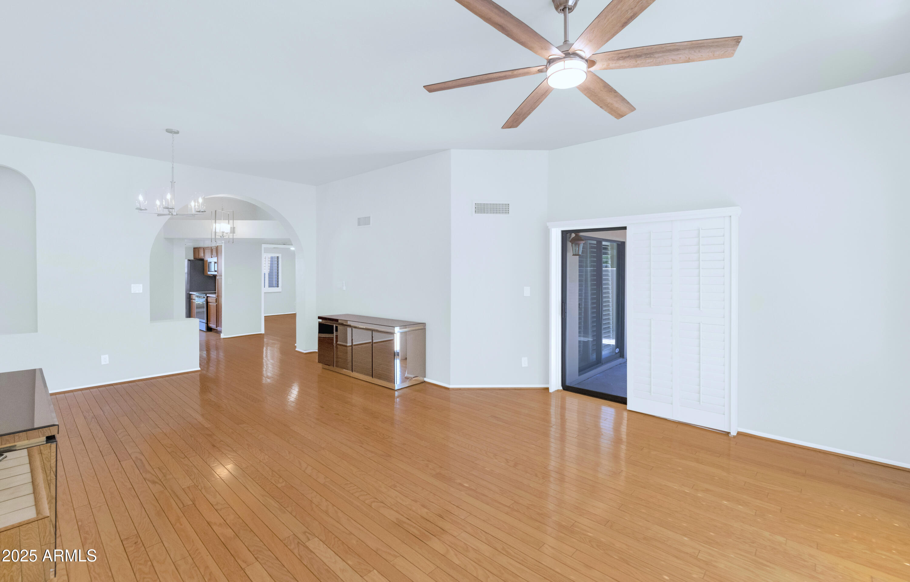 4009 E ROUND HILL Drive