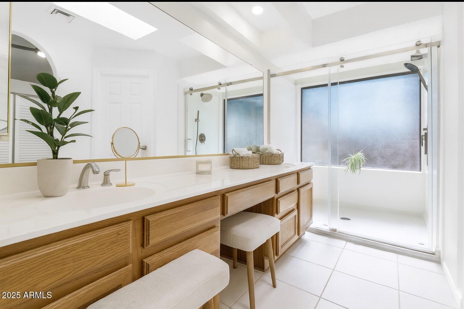 4009 E ROUND HILL Drive