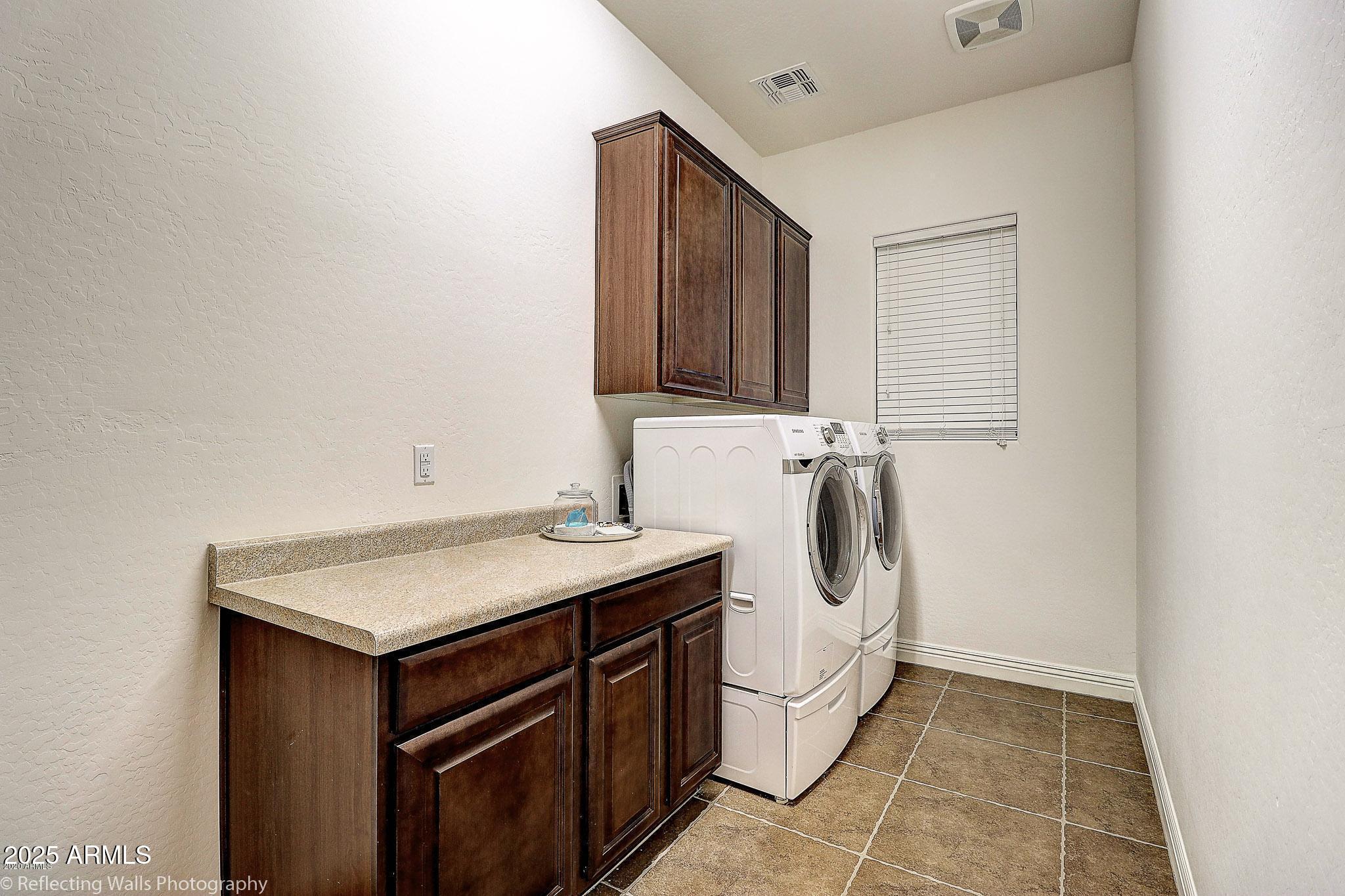 3163 E LOS ALTOS Court