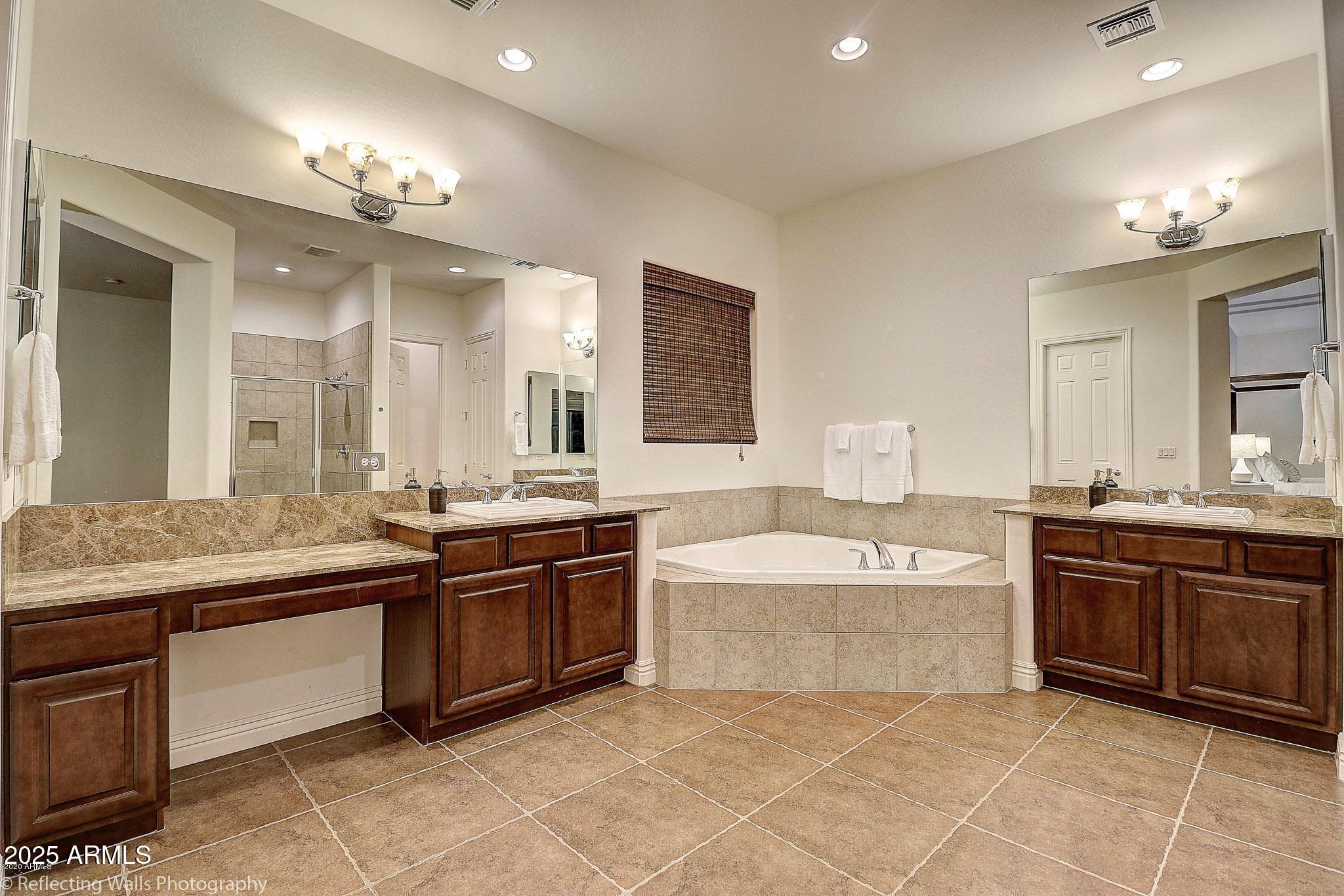 3163 E LOS ALTOS Court