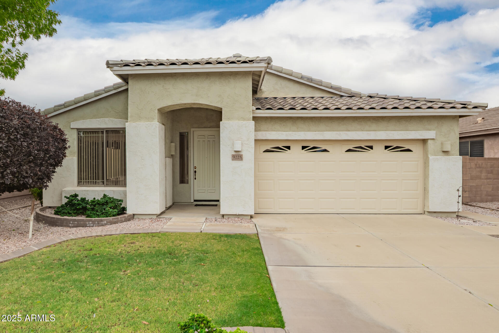 9225 W RUNION Drive, Peoria