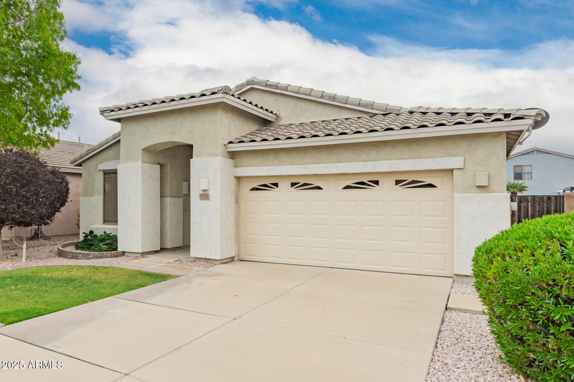 9225 W RUNION Drive, Peoria