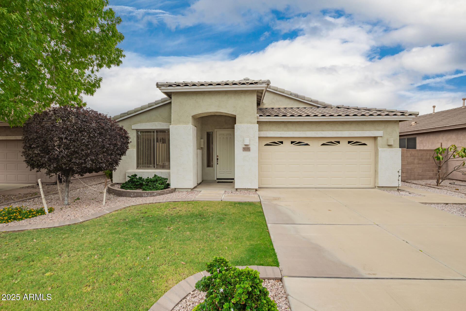 9225 W RUNION Drive, Peoria