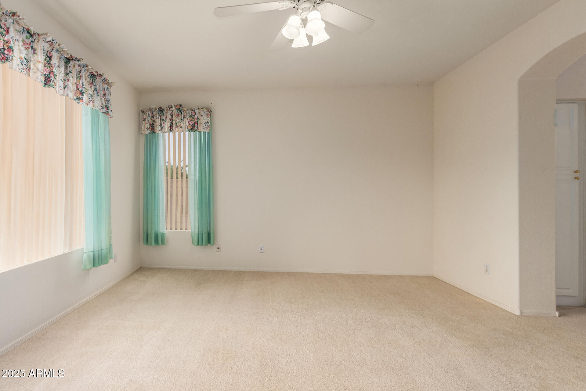 9225 W RUNION Drive, Peoria