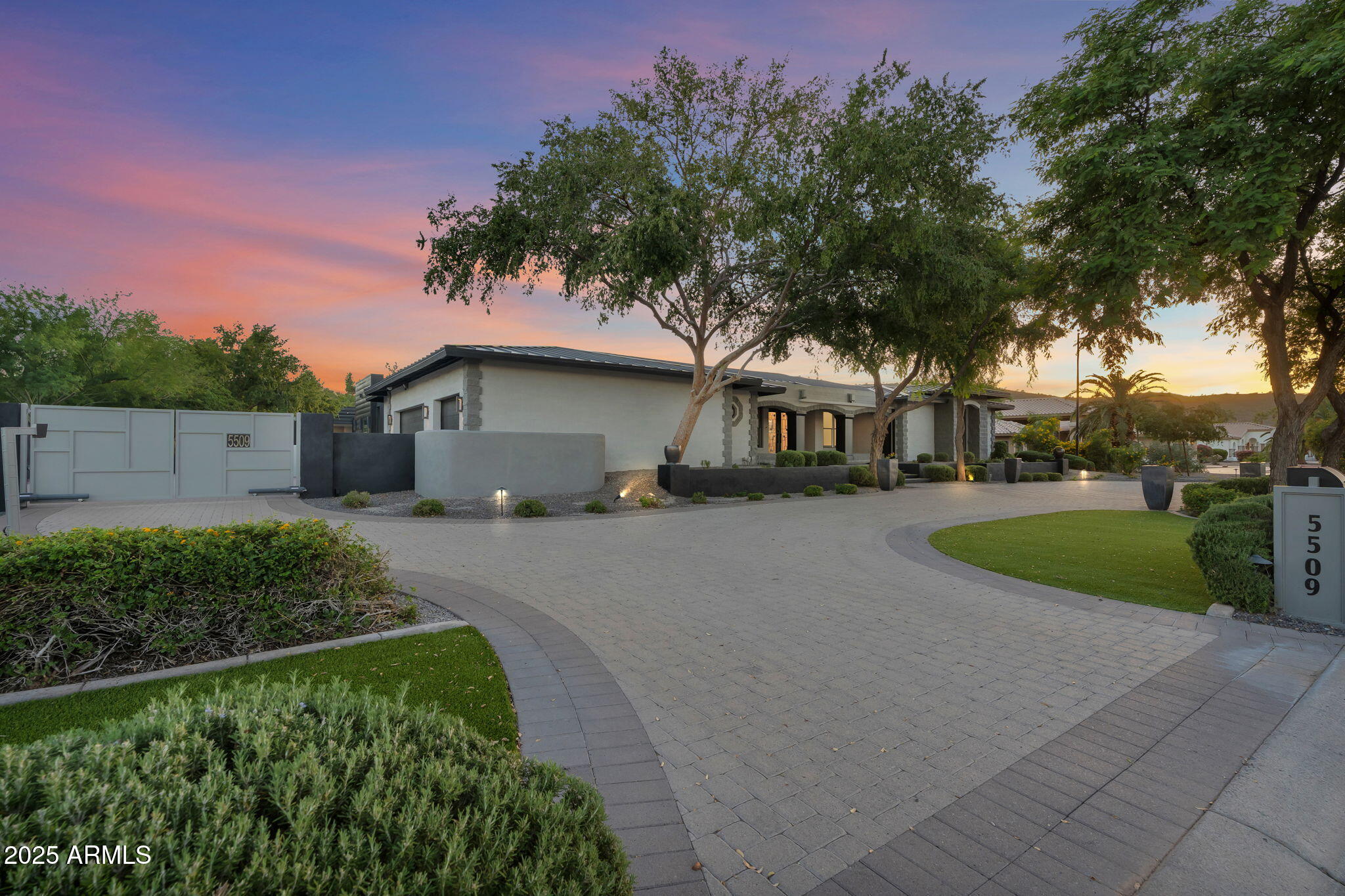 5509 W SOFT WIND Drive, Glendale