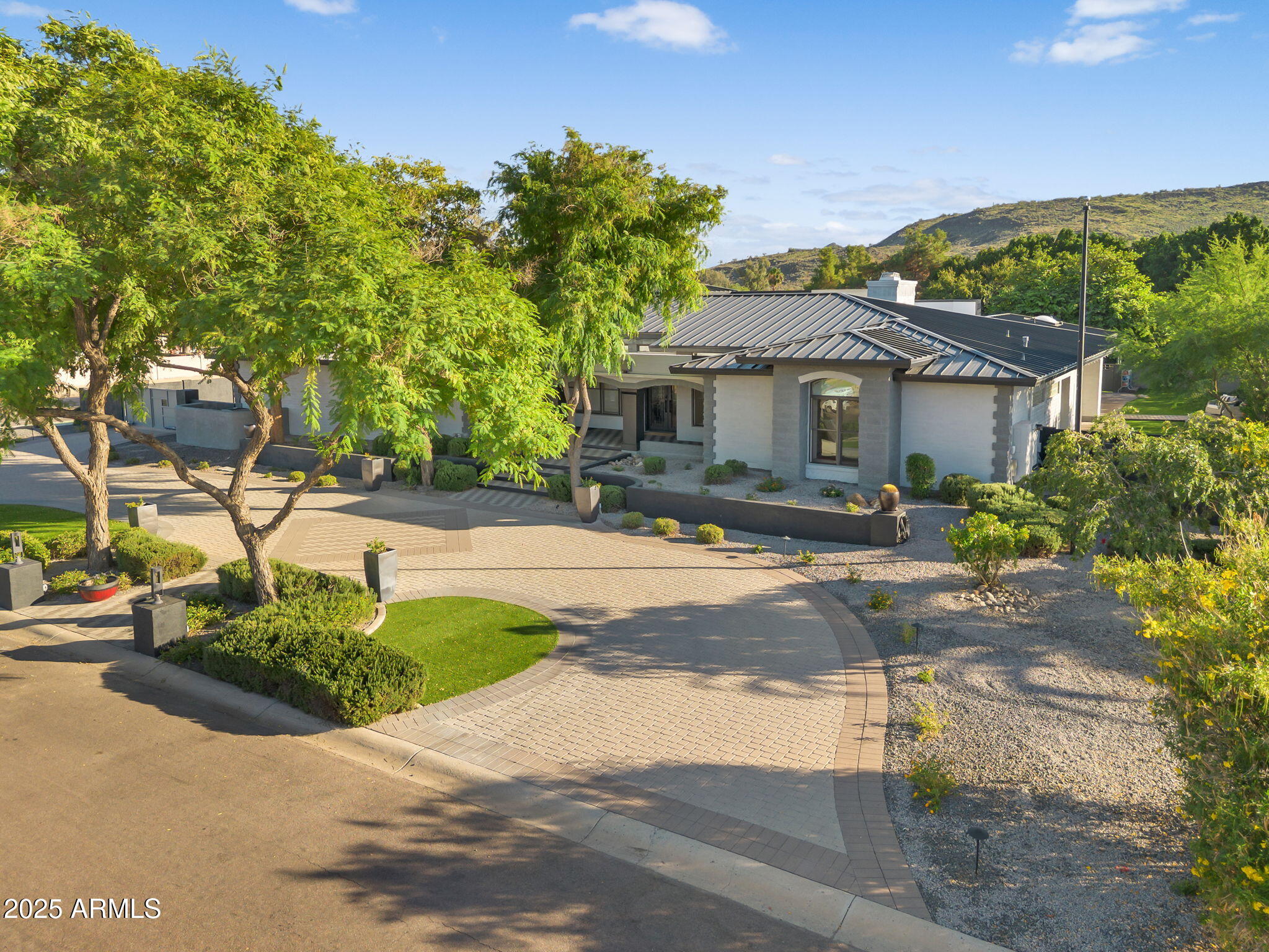 5509 W SOFT WIND Drive, Glendale