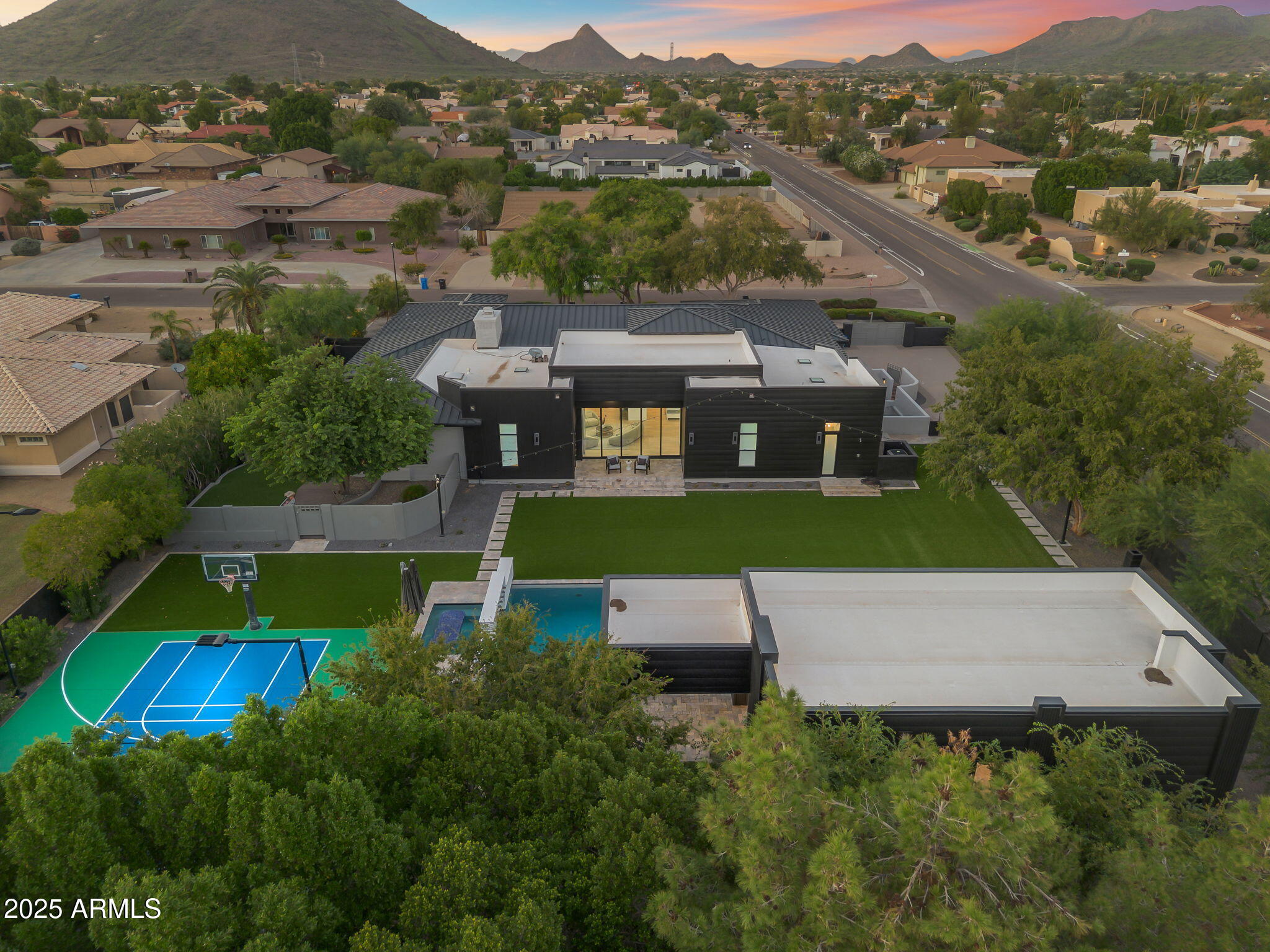 5509 W SOFT WIND Drive, Glendale