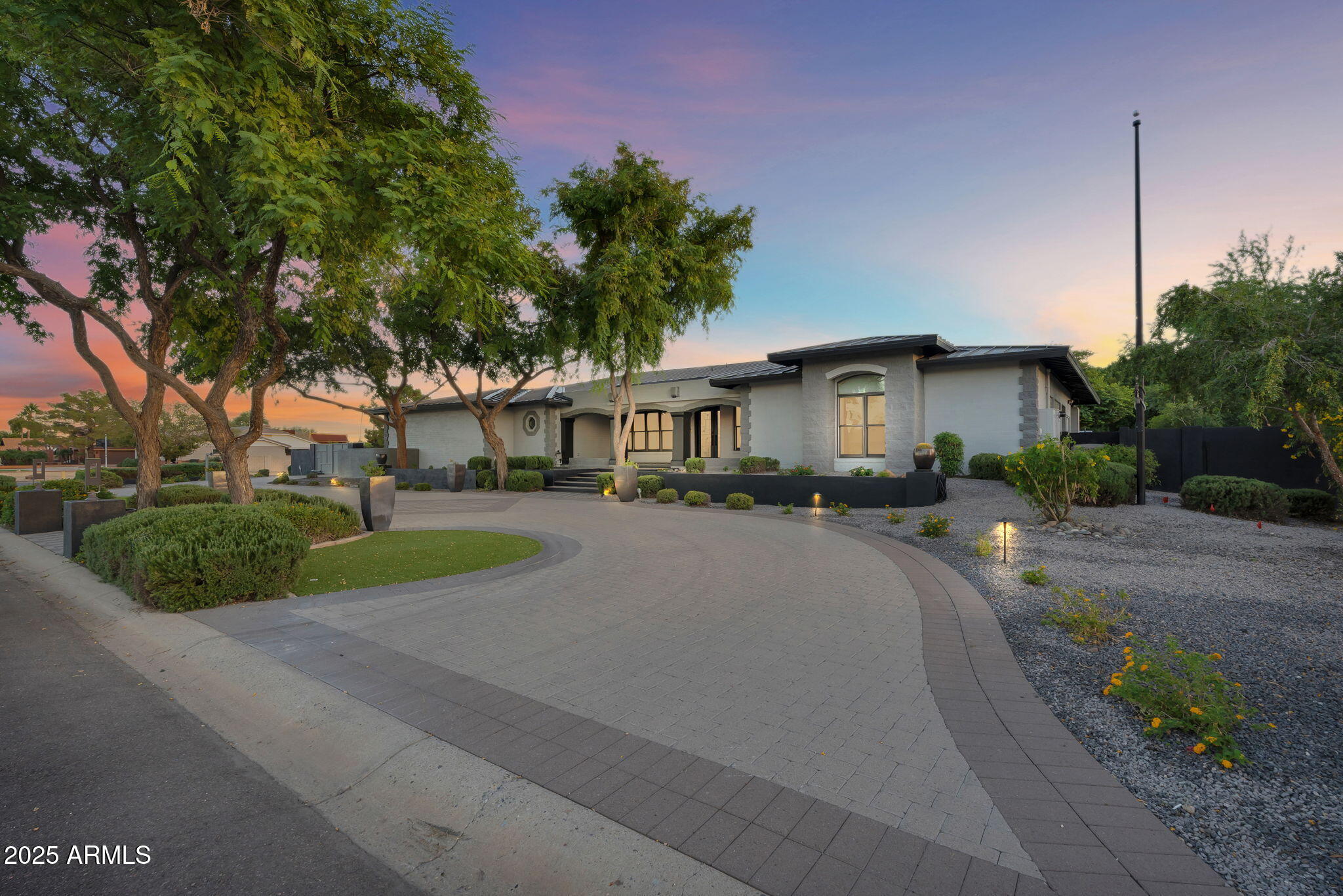 5509 W SOFT WIND Drive, Glendale