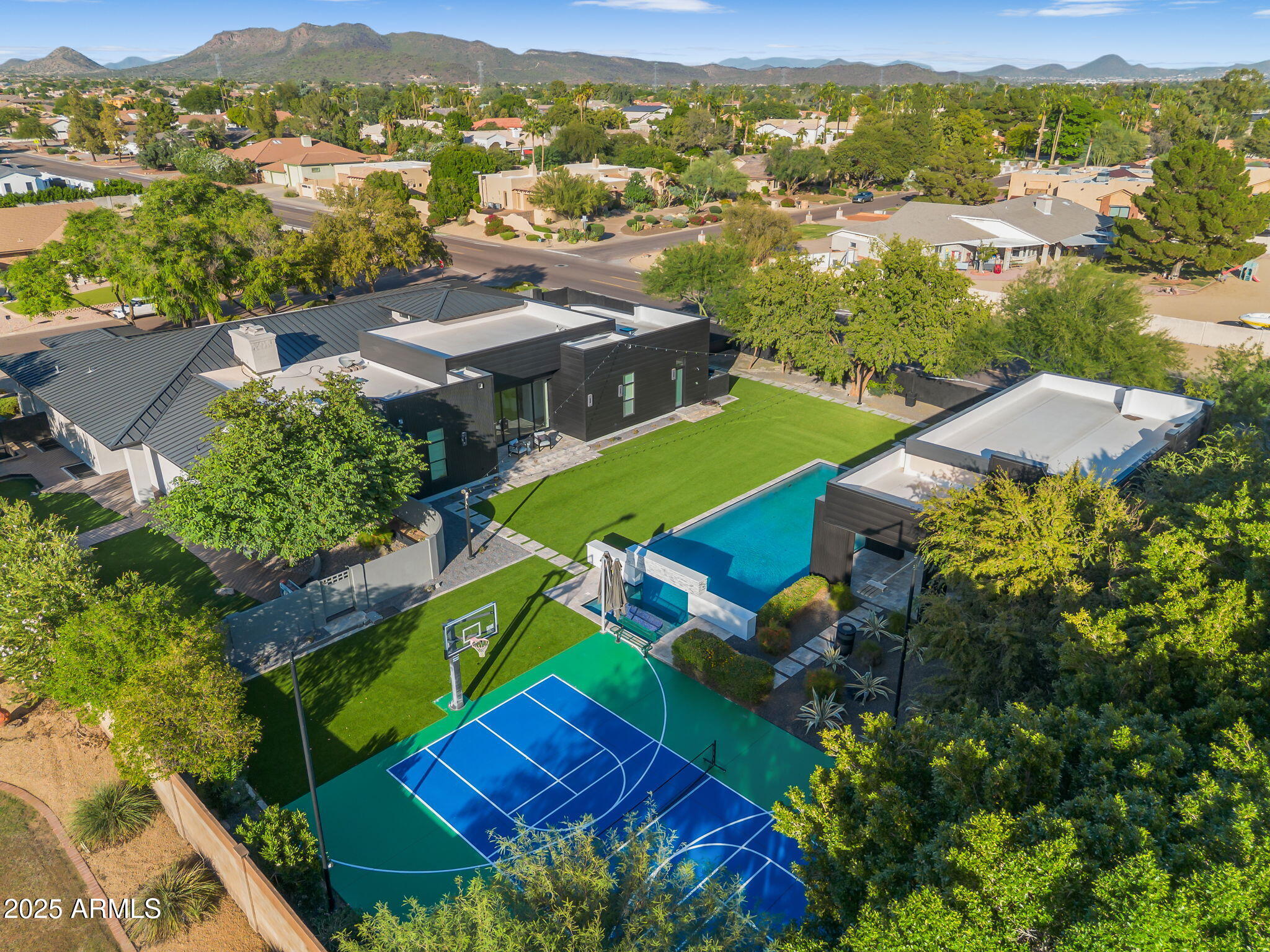 5509 W SOFT WIND Drive, Glendale