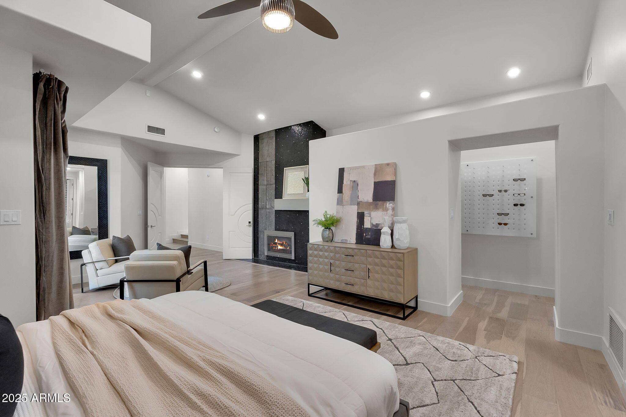 5509 W SOFT WIND Drive, Glendale