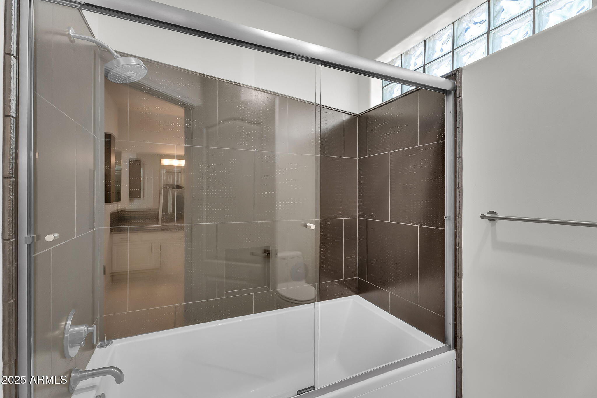 5509 W SOFT WIND Drive, Glendale