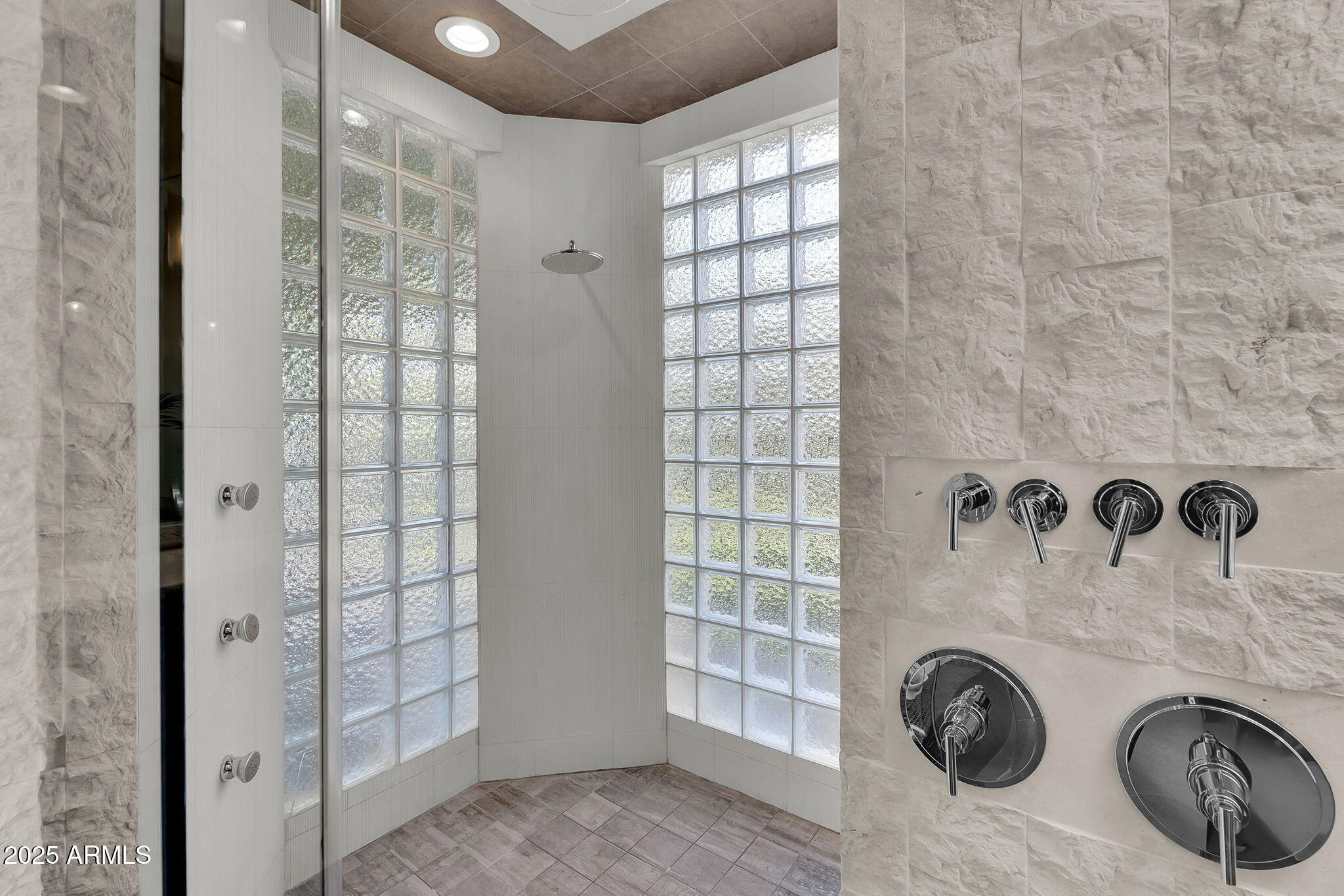 5509 W SOFT WIND Drive, Glendale