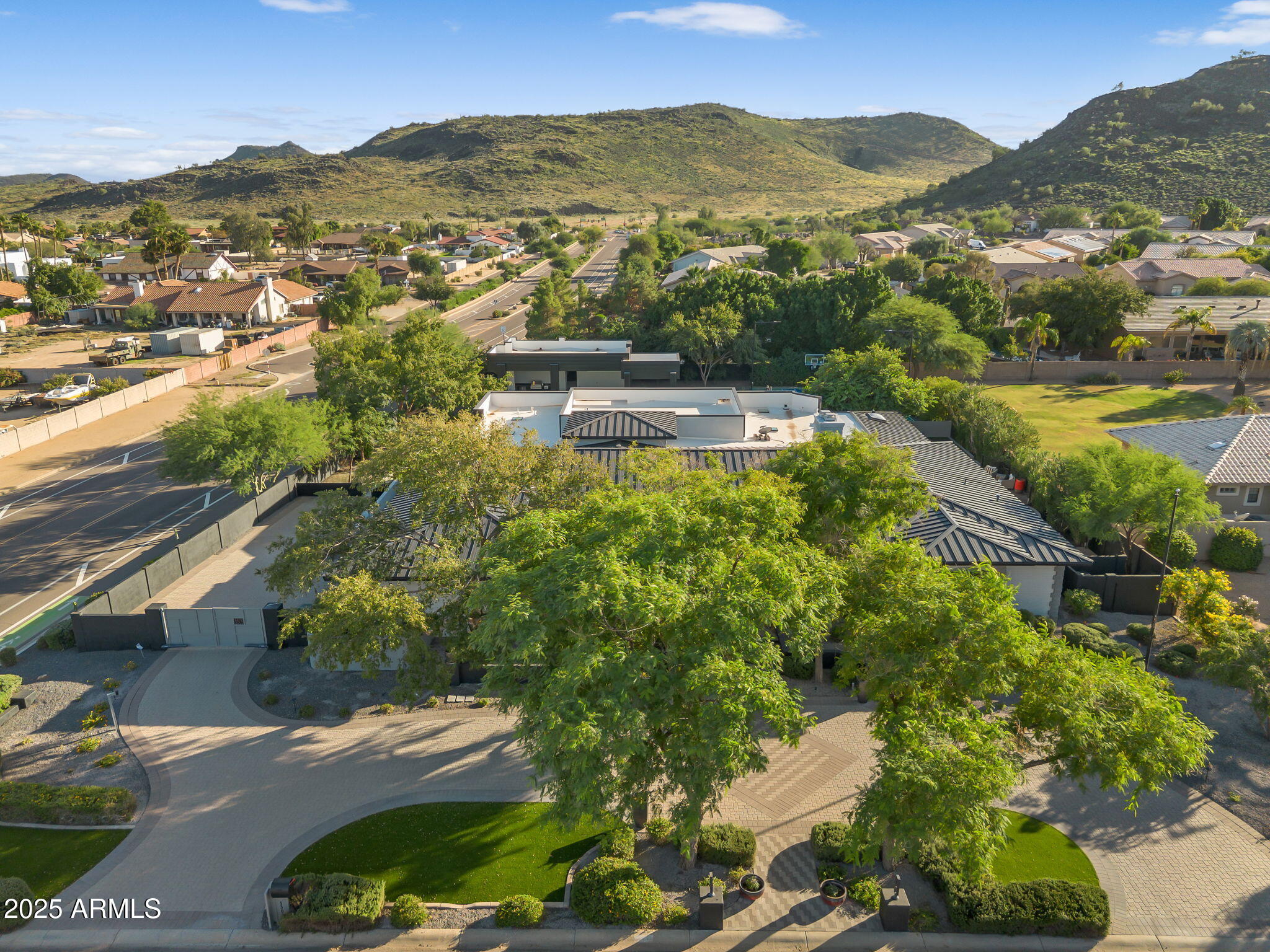 5509 W SOFT WIND Drive, Glendale