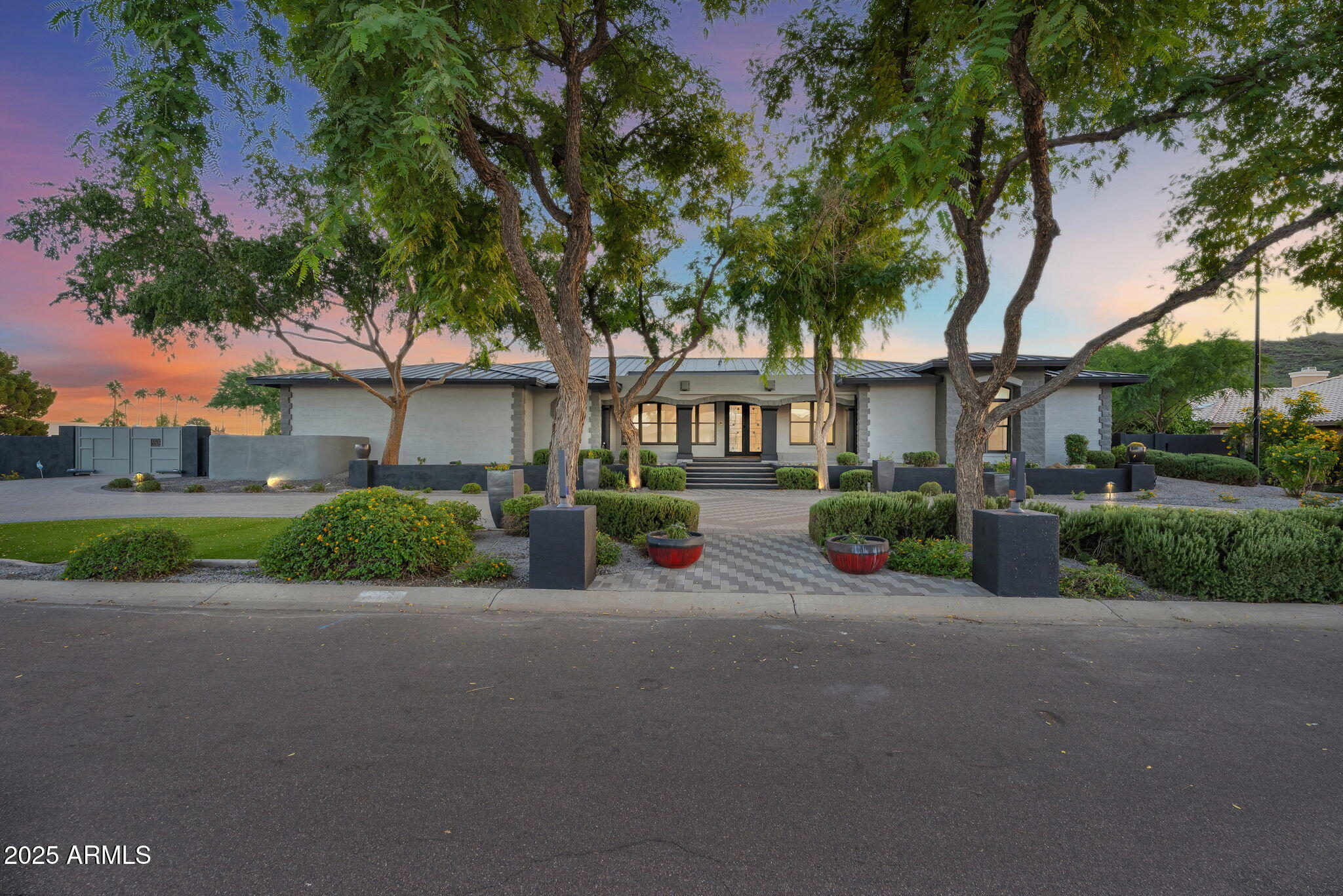 5509 W SOFT WIND Drive, Glendale