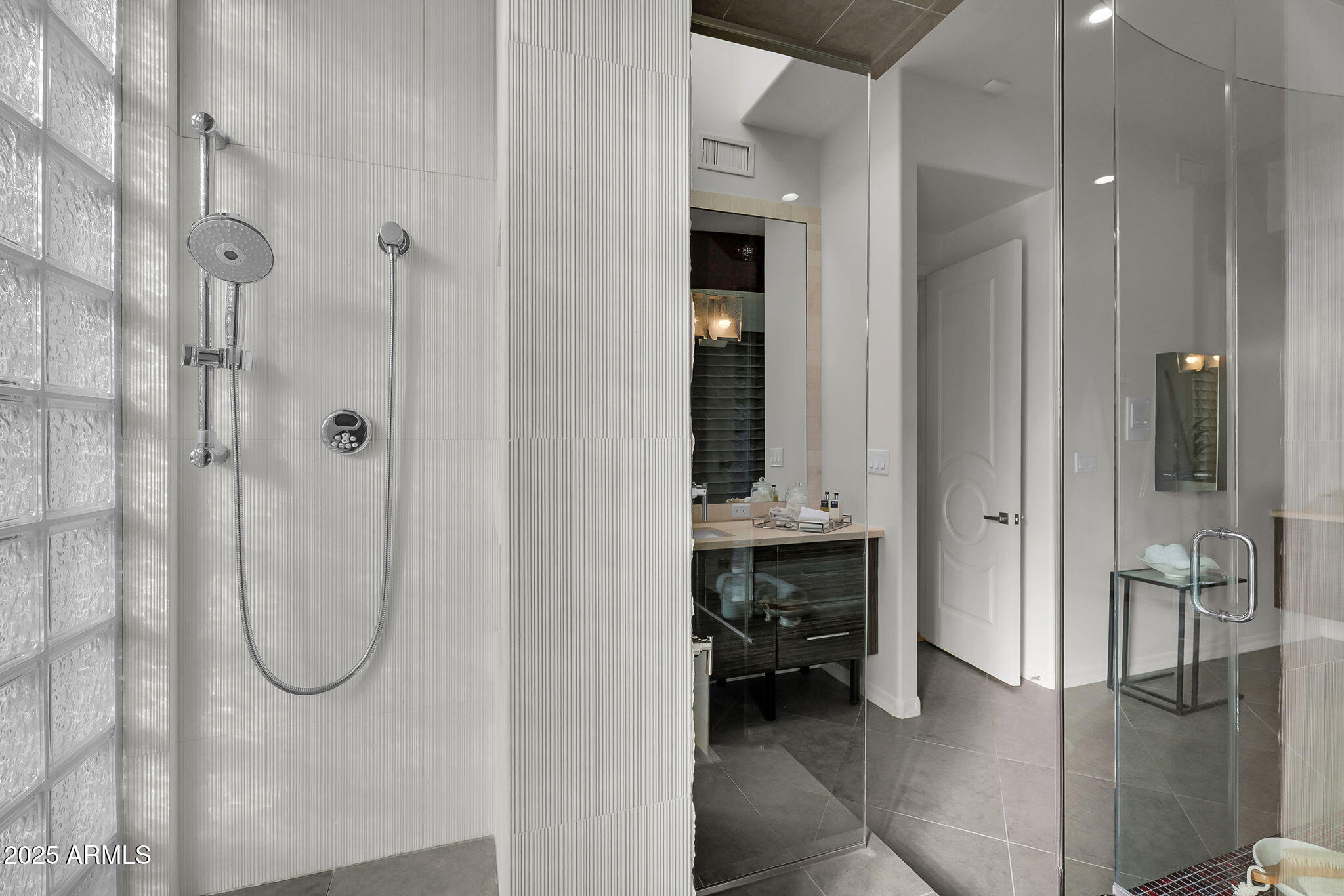 5509 W SOFT WIND Drive, Glendale