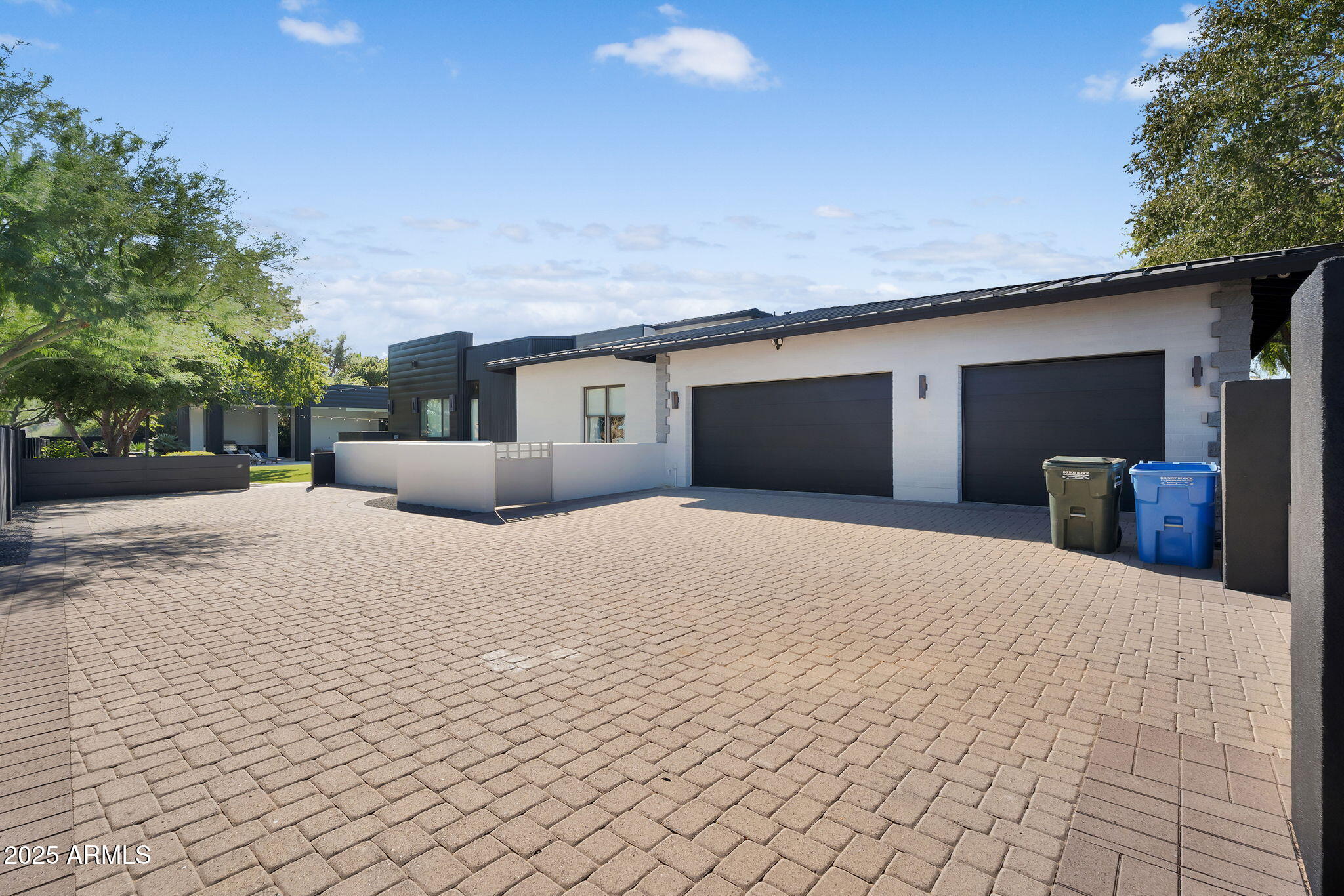 5509 W SOFT WIND Drive, Glendale