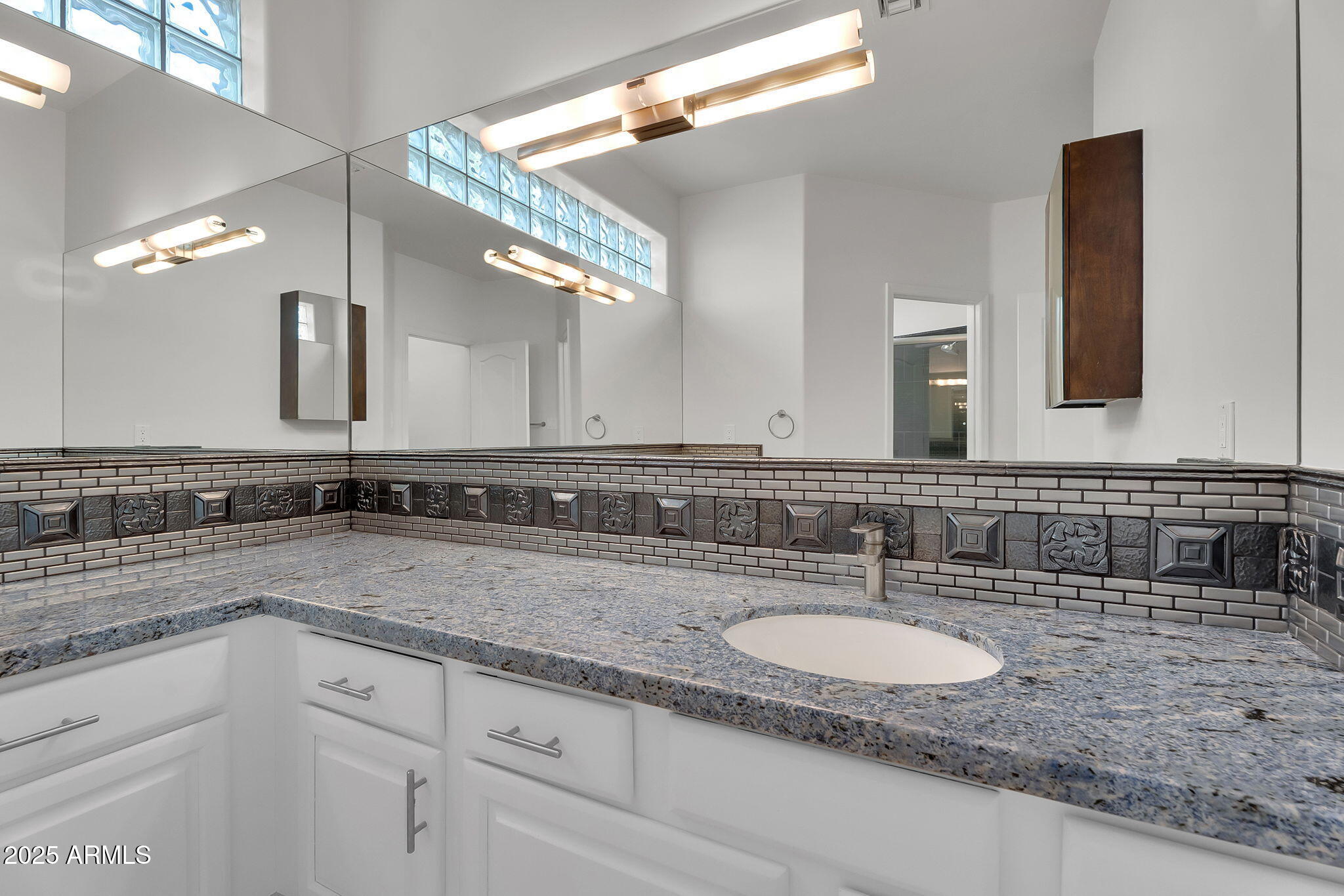 5509 W SOFT WIND Drive, Glendale