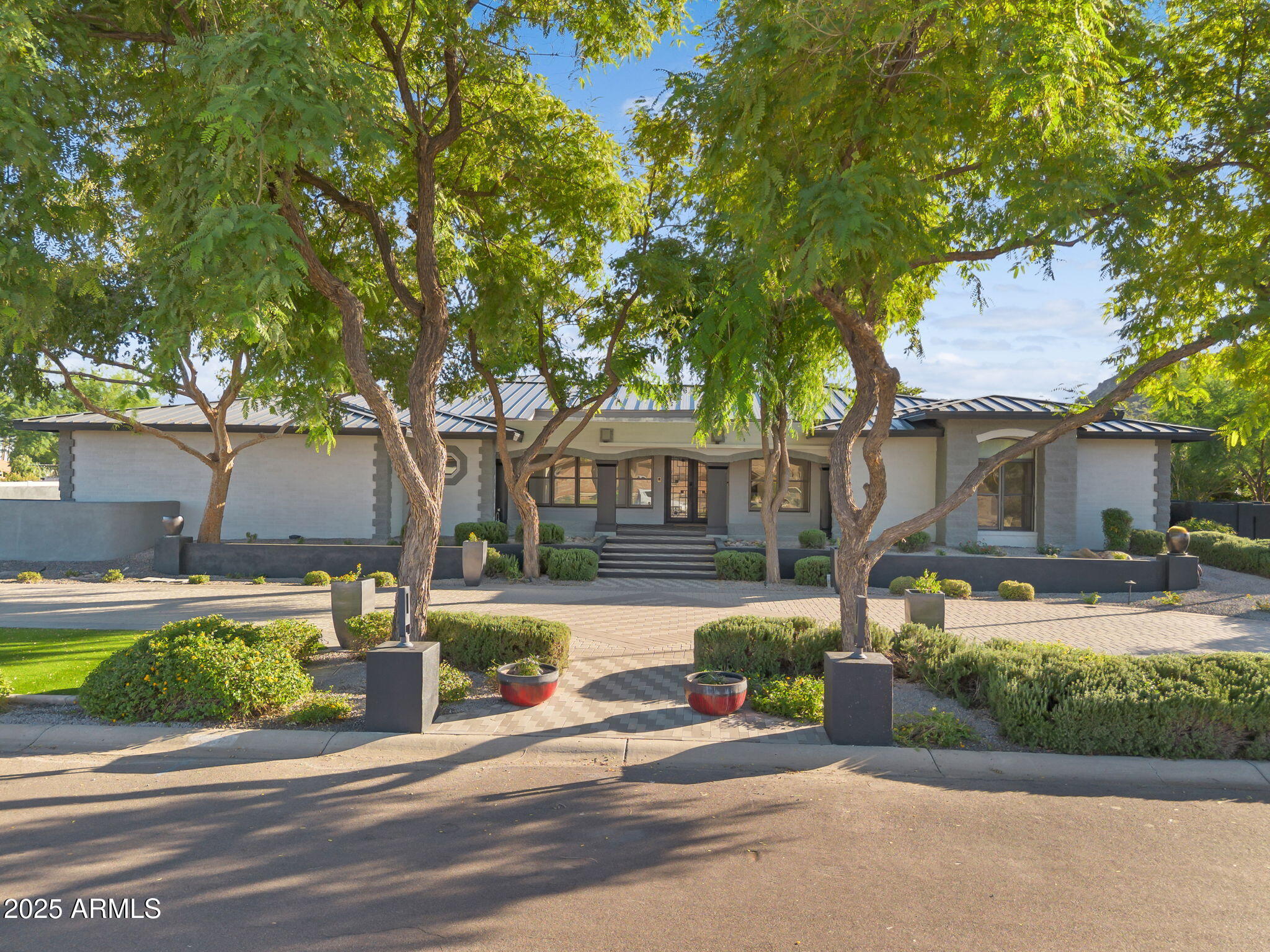 5509 W SOFT WIND Drive, Glendale