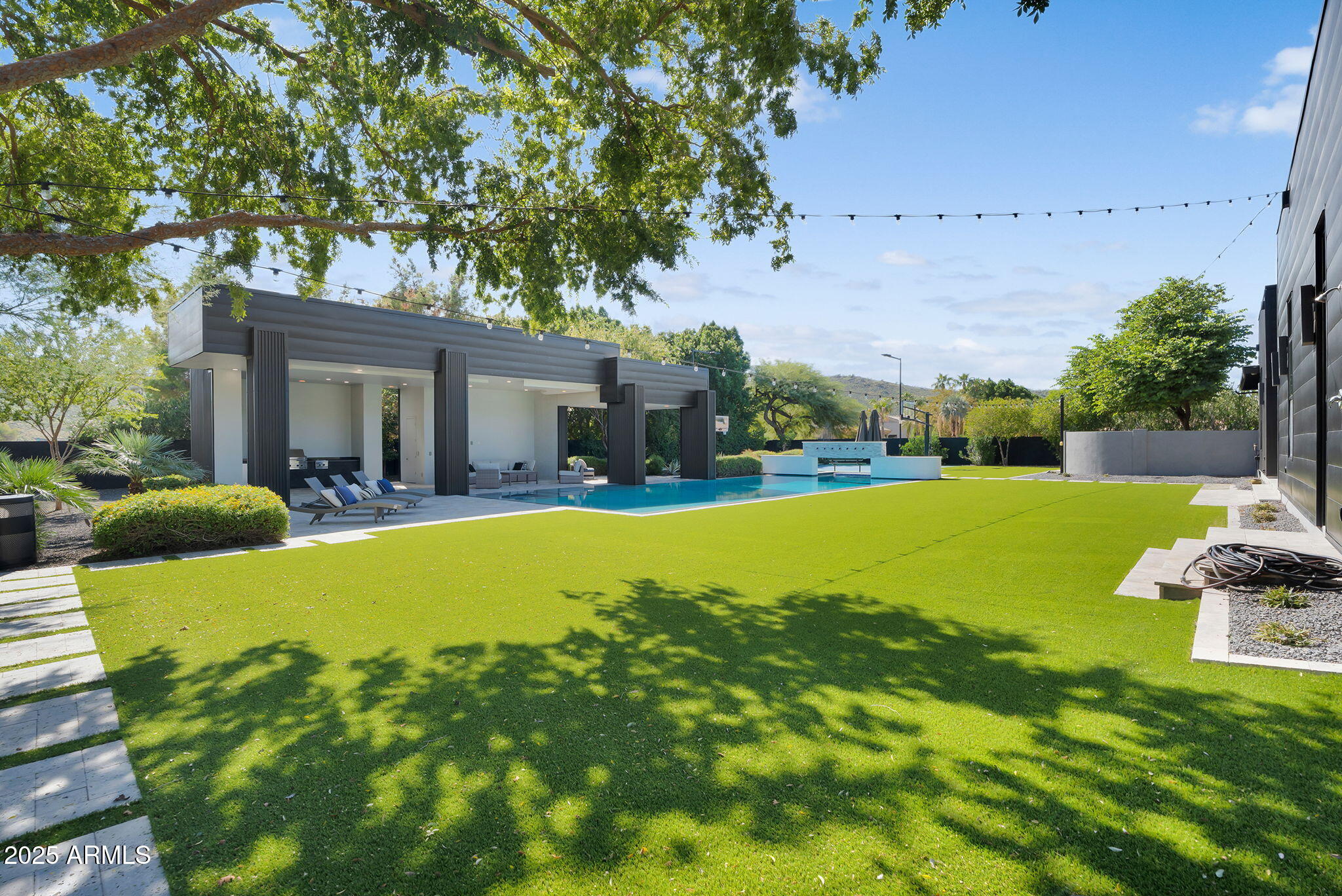 5509 W SOFT WIND Drive, Glendale