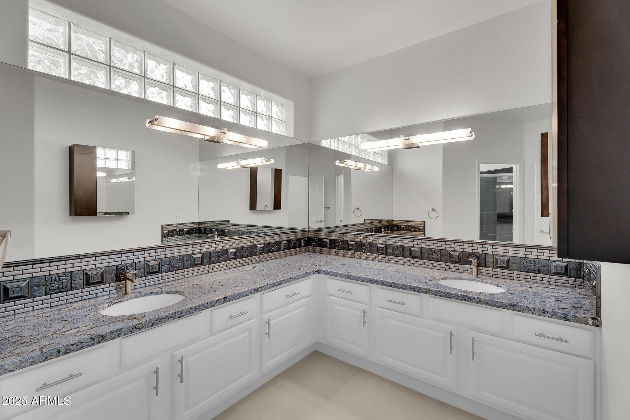 5509 W SOFT WIND Drive, Glendale