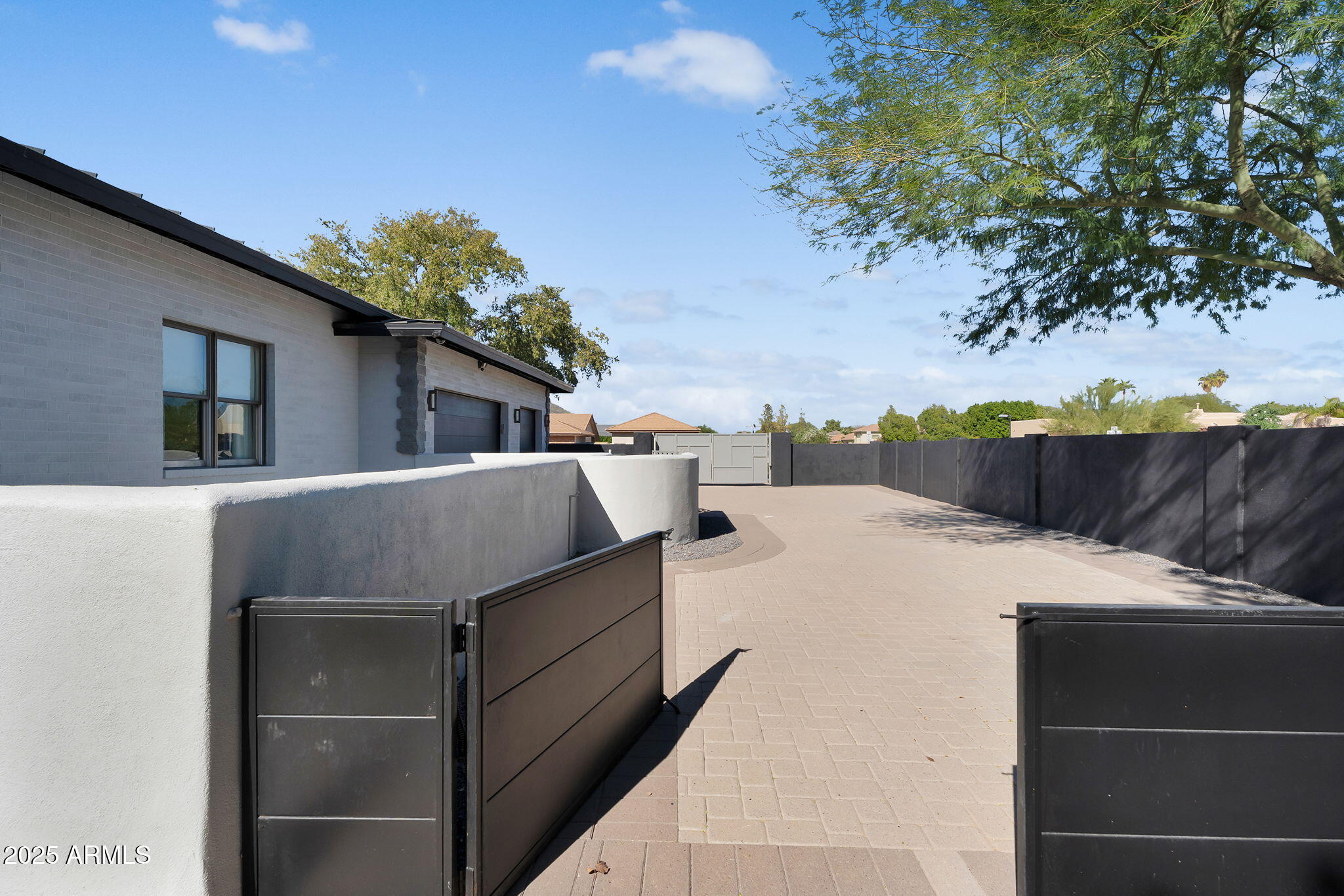 5509 W SOFT WIND Drive, Glendale