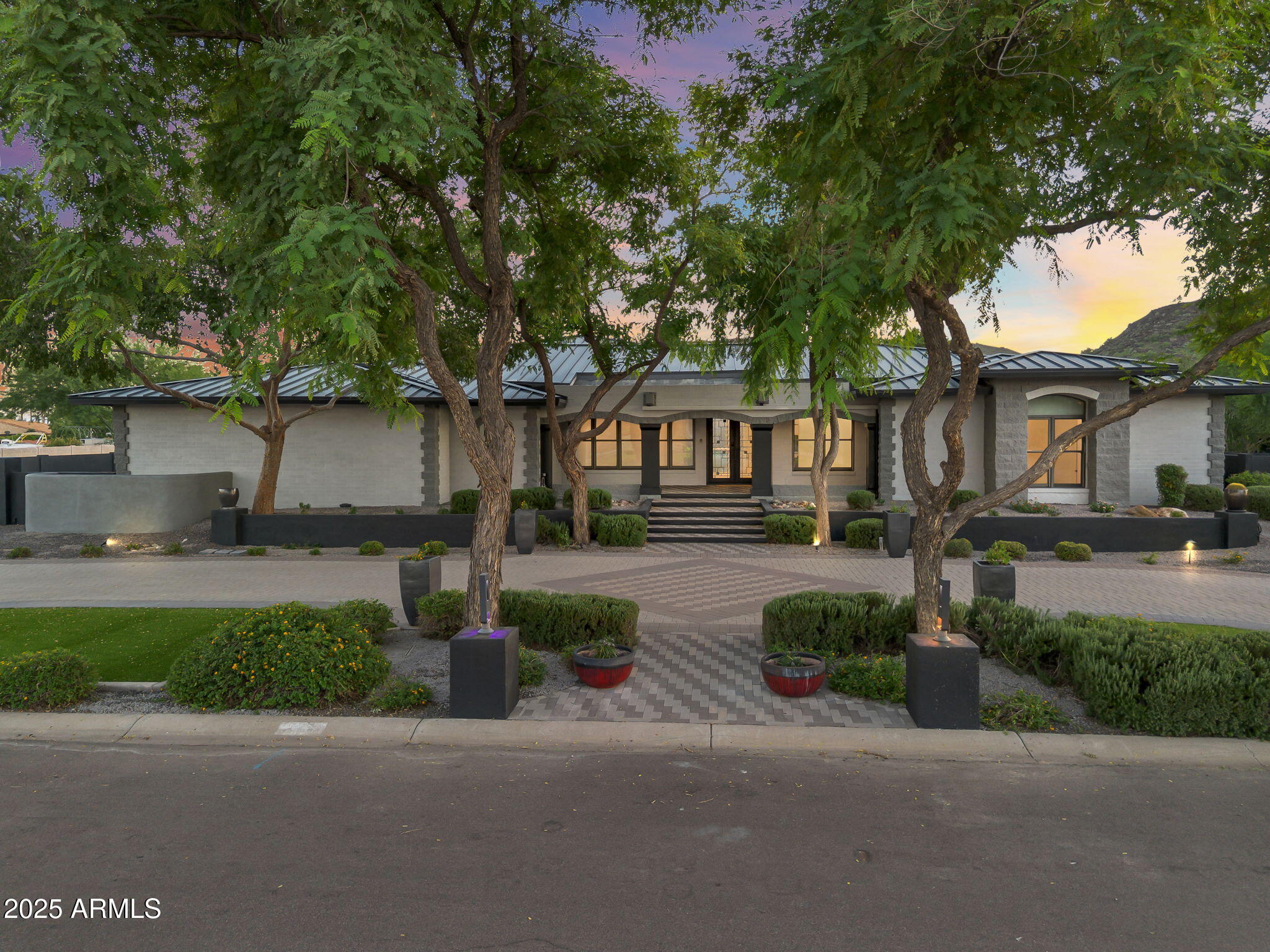 5509 W SOFT WIND Drive, Glendale