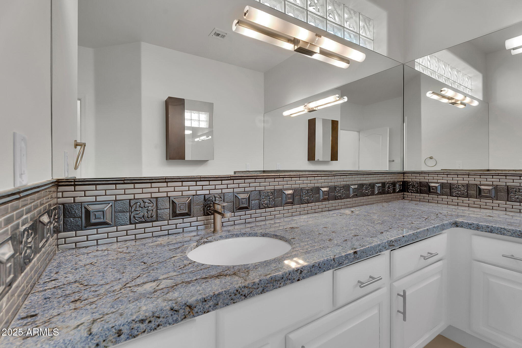 5509 W SOFT WIND Drive, Glendale