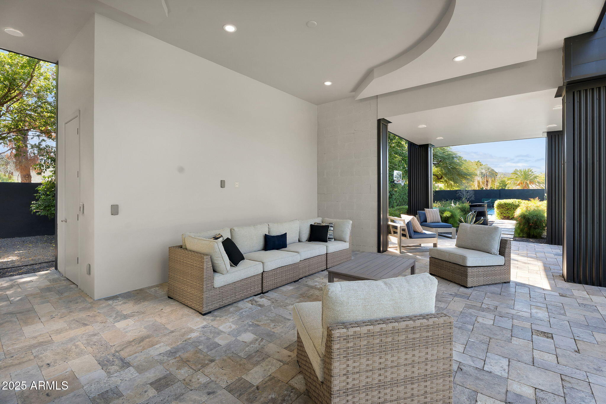 5509 W SOFT WIND Drive, Glendale