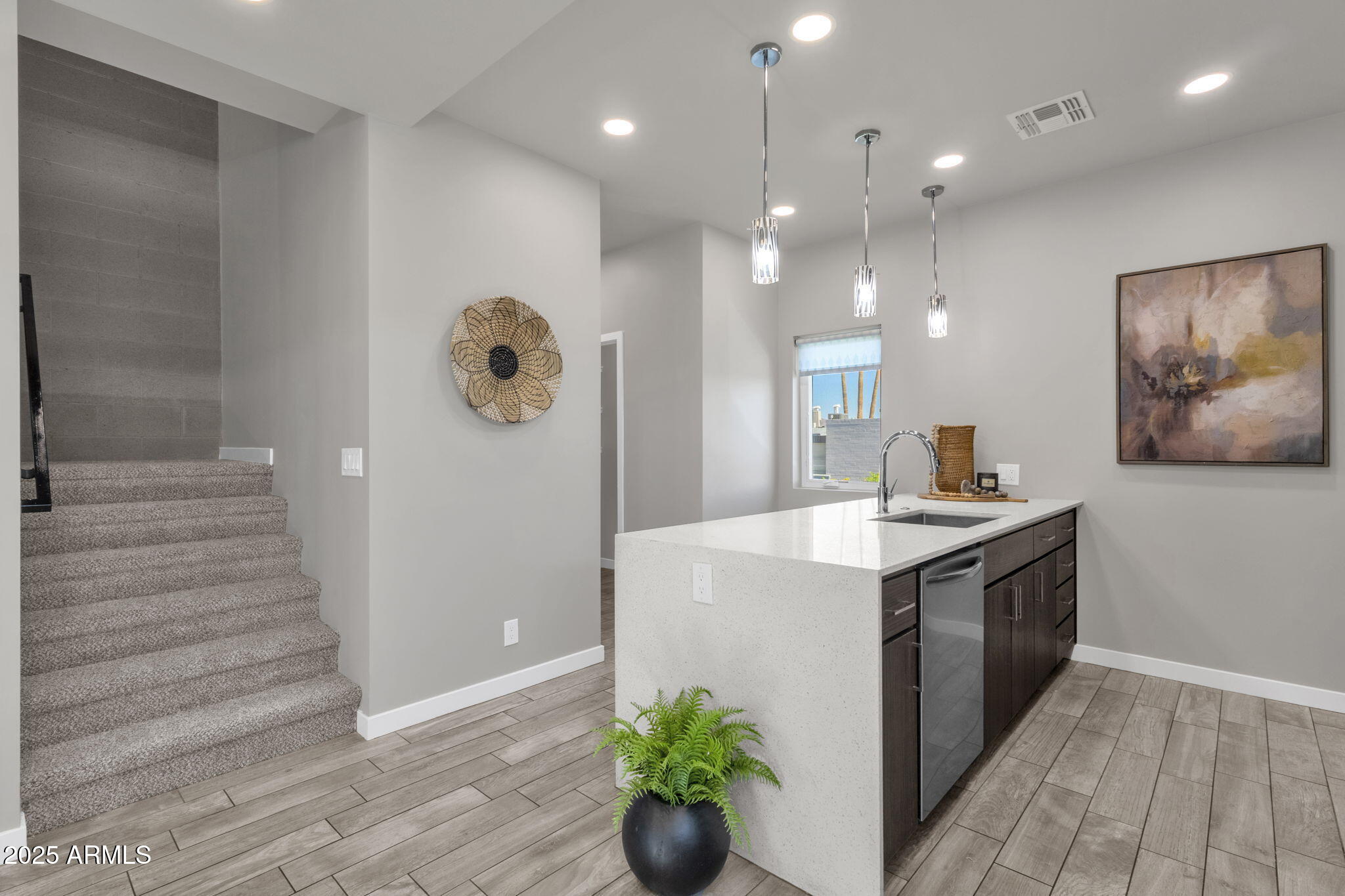 2727 E THOMAS Road E, 9