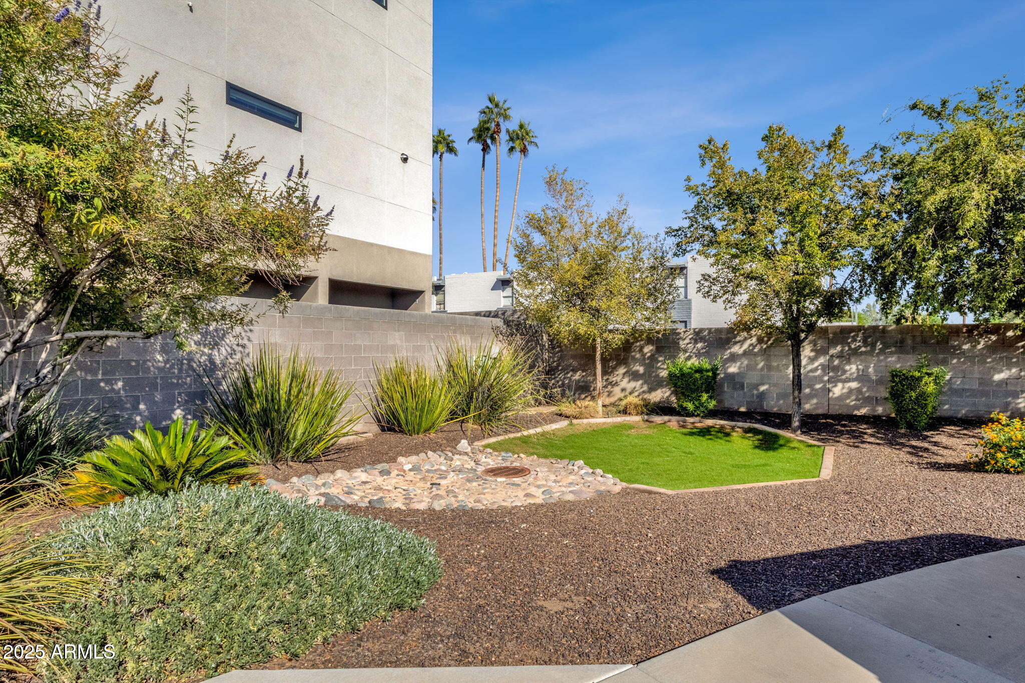 2727 E THOMAS Road E, 9