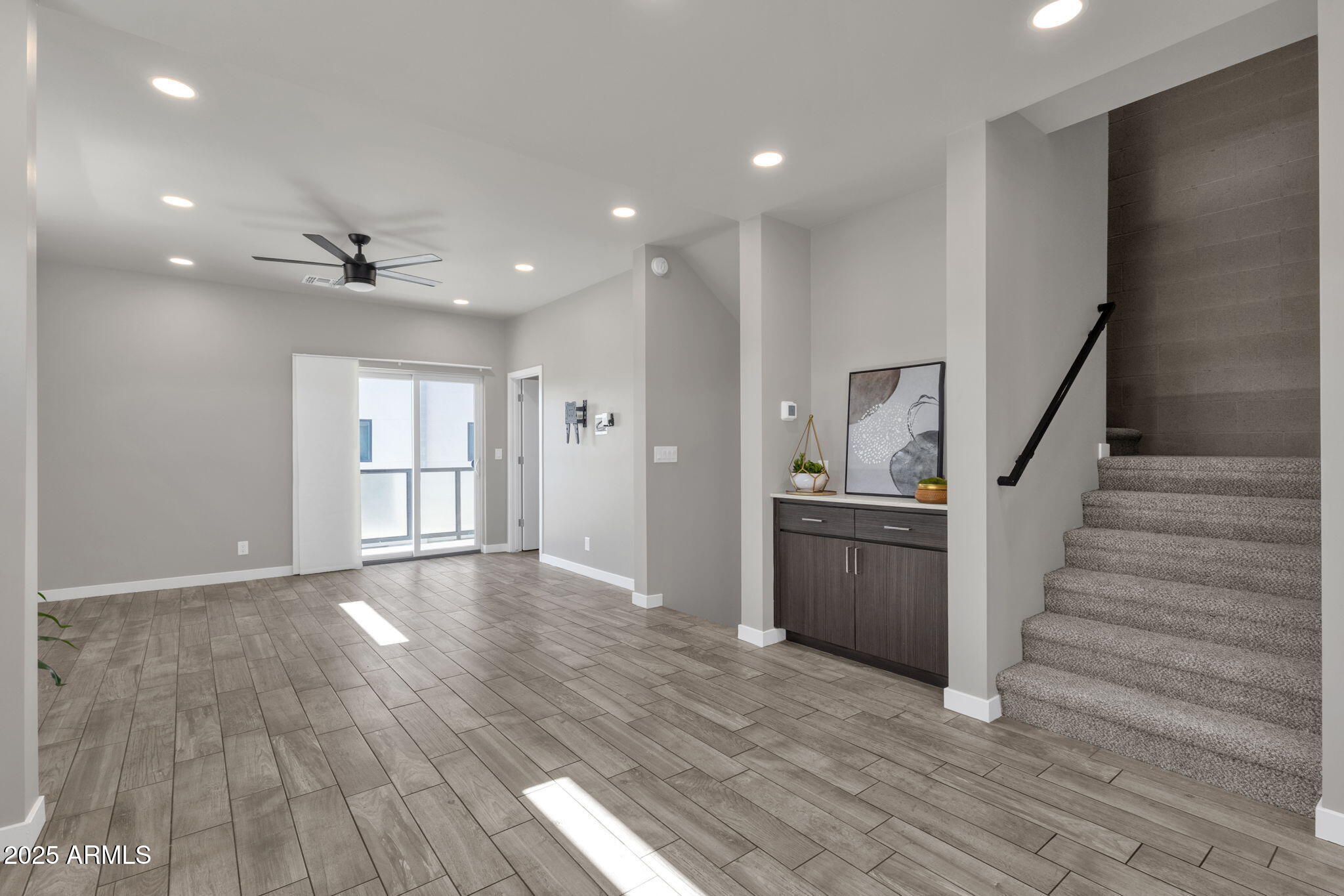 2727 E THOMAS Road E, 9